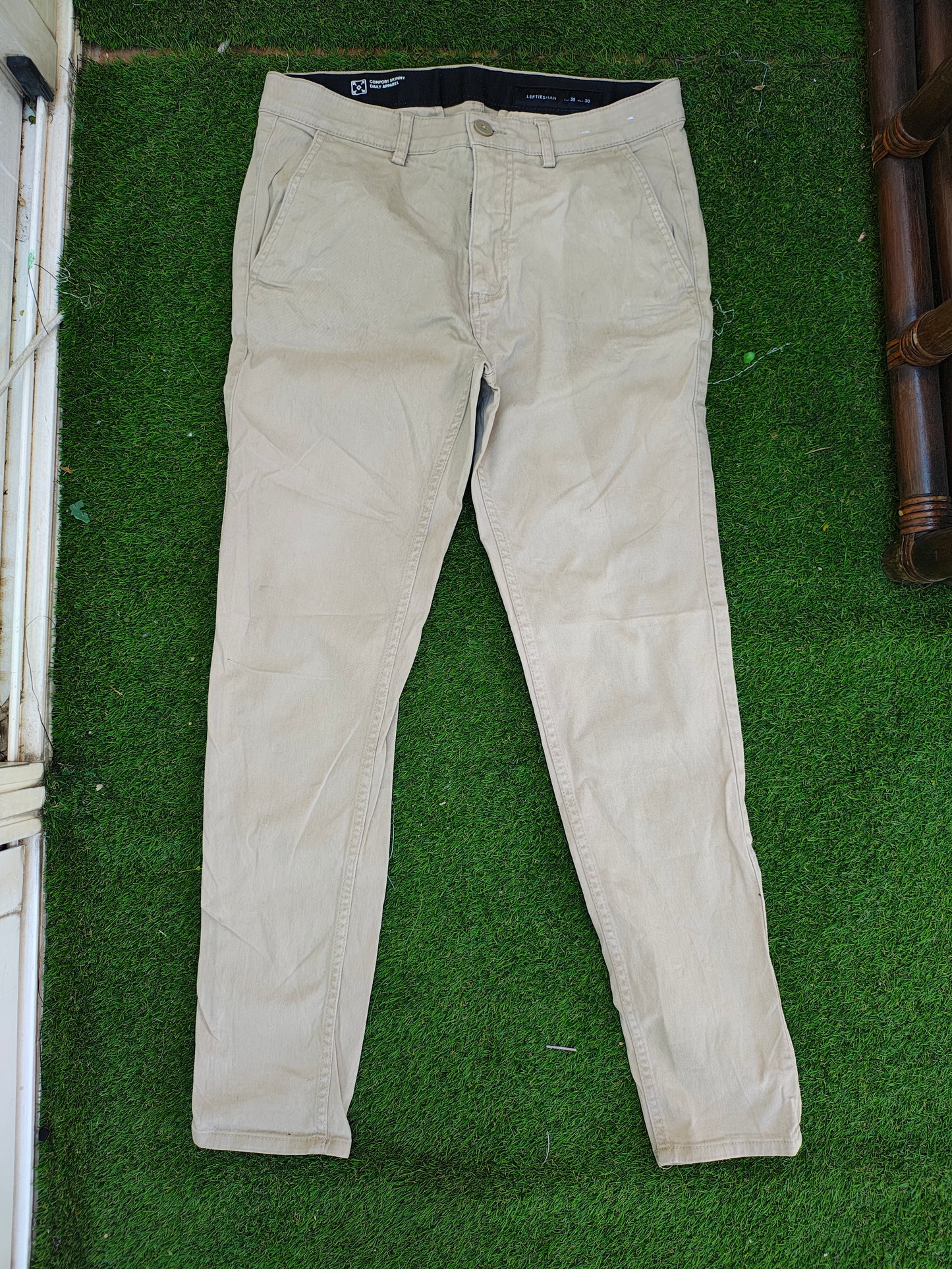 USADO – Pantalones chinos beige LEFTIESMAN (Talla EUR 38)