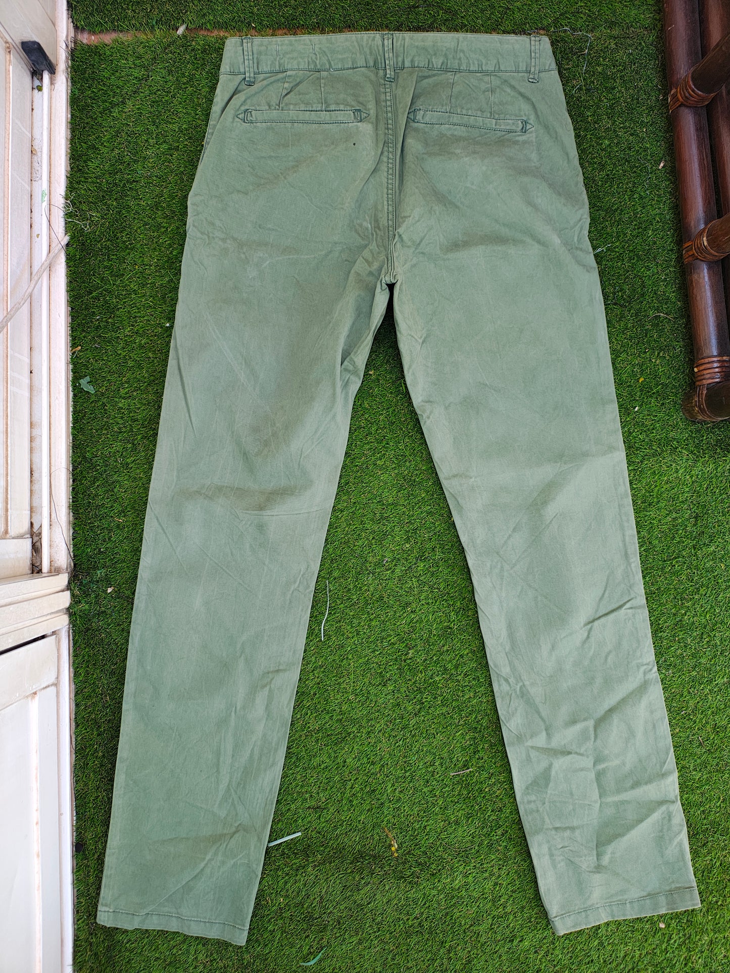 USADO – Pantalones chinos verde oliva Easy Wear by El Corte Inglés (Talla EUR 42)