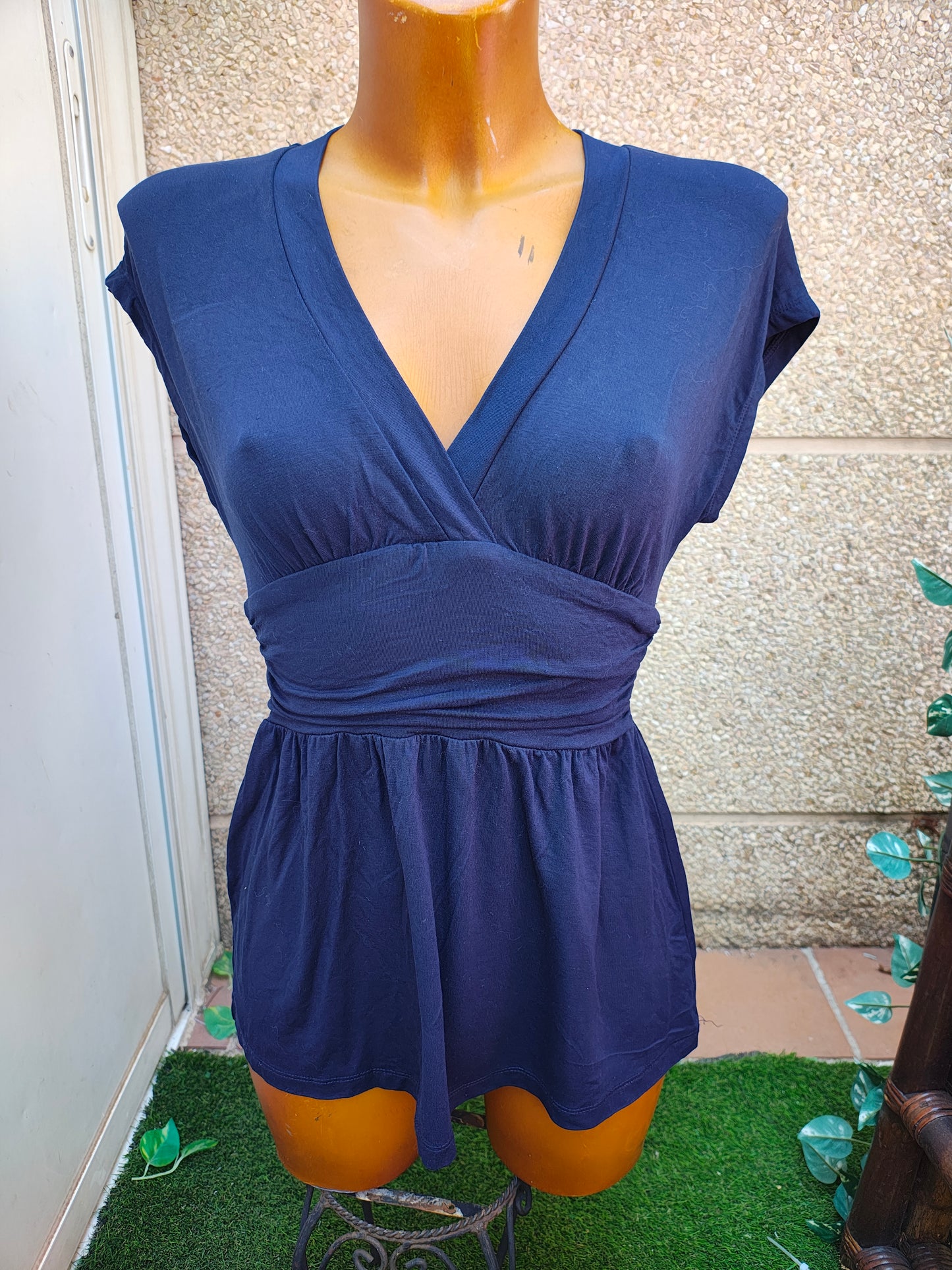 USADO – Top azul marino cruzado con cintura fruncida MNG Basics (Talla S)