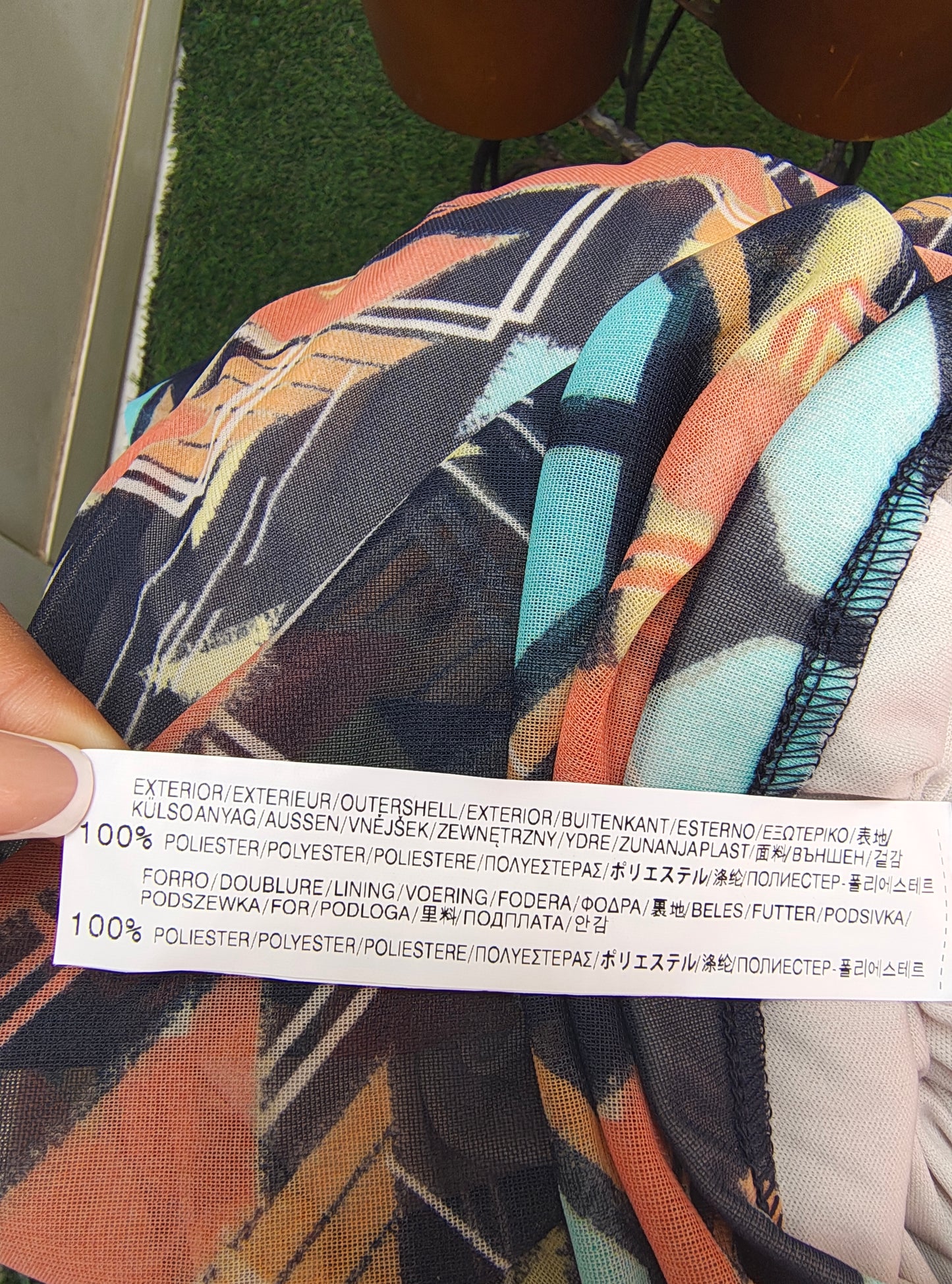 USADO – Vestido palabra de honor con fruncido y estampado gráfico de colores BERSHKA (Talla M)