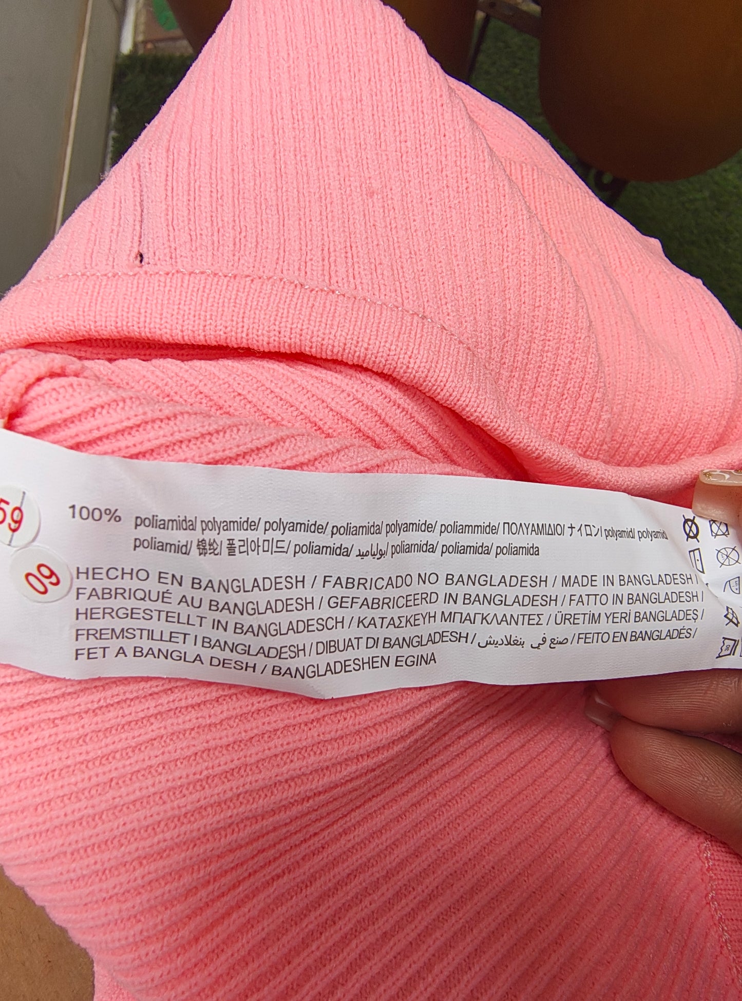 NUEVO – Crop top canalé rosa chicle con botones decorativos Bershka (Talla M)