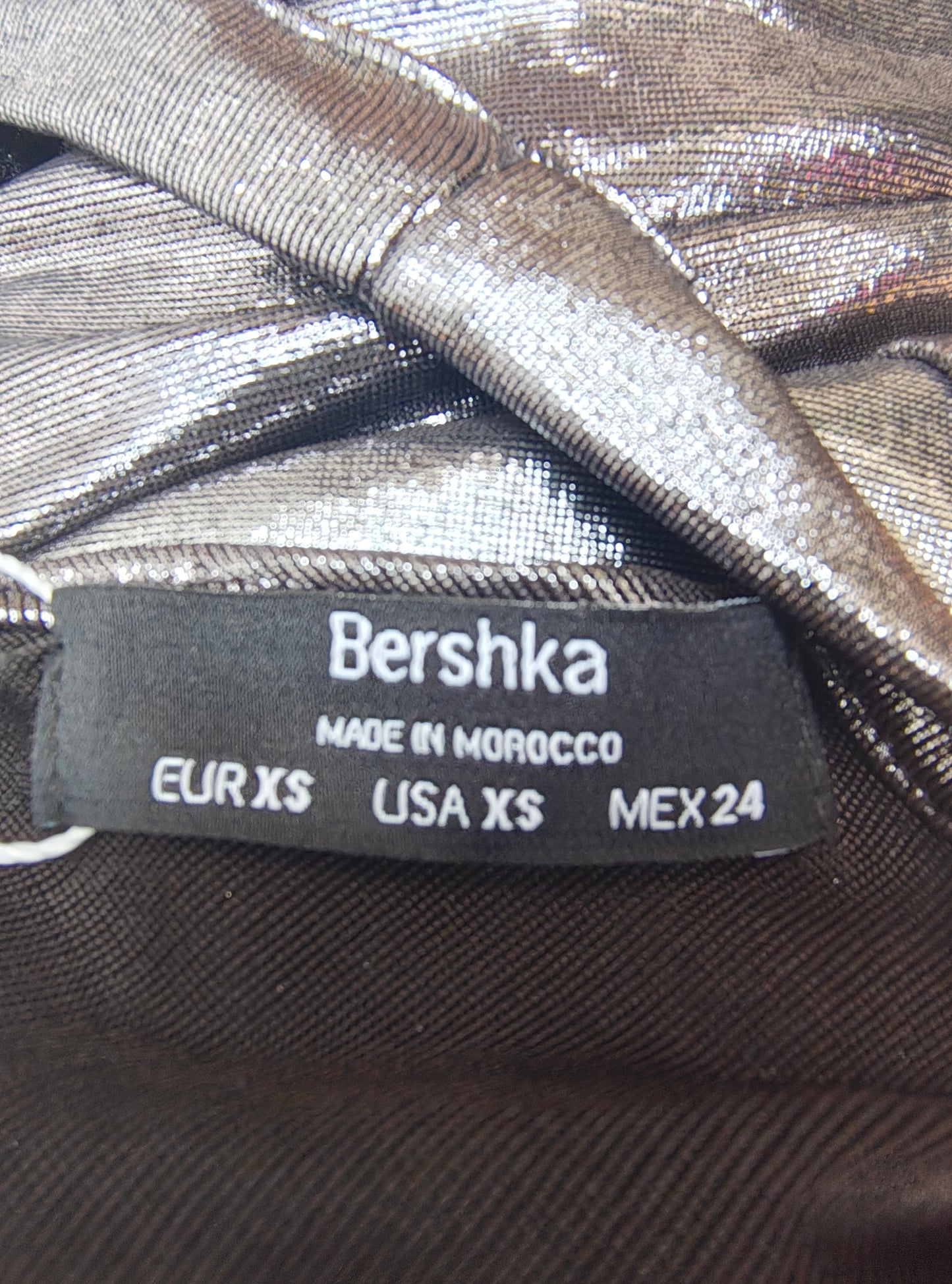 NUEVO – Top metálico sin mangas con espalda abierta drapeada de Bershka (Talla XS)