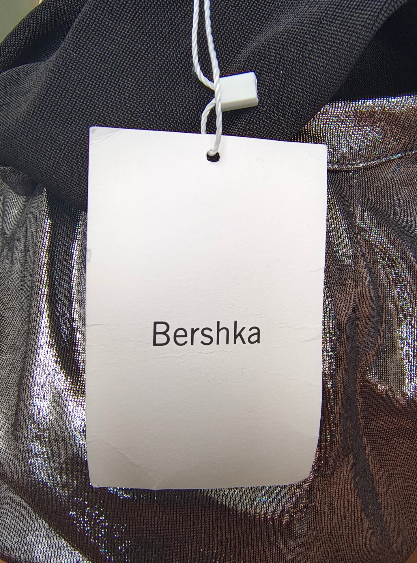 NUEVO – Top metálico sin mangas con espalda abierta drapeada de Bershka (Talla XS)