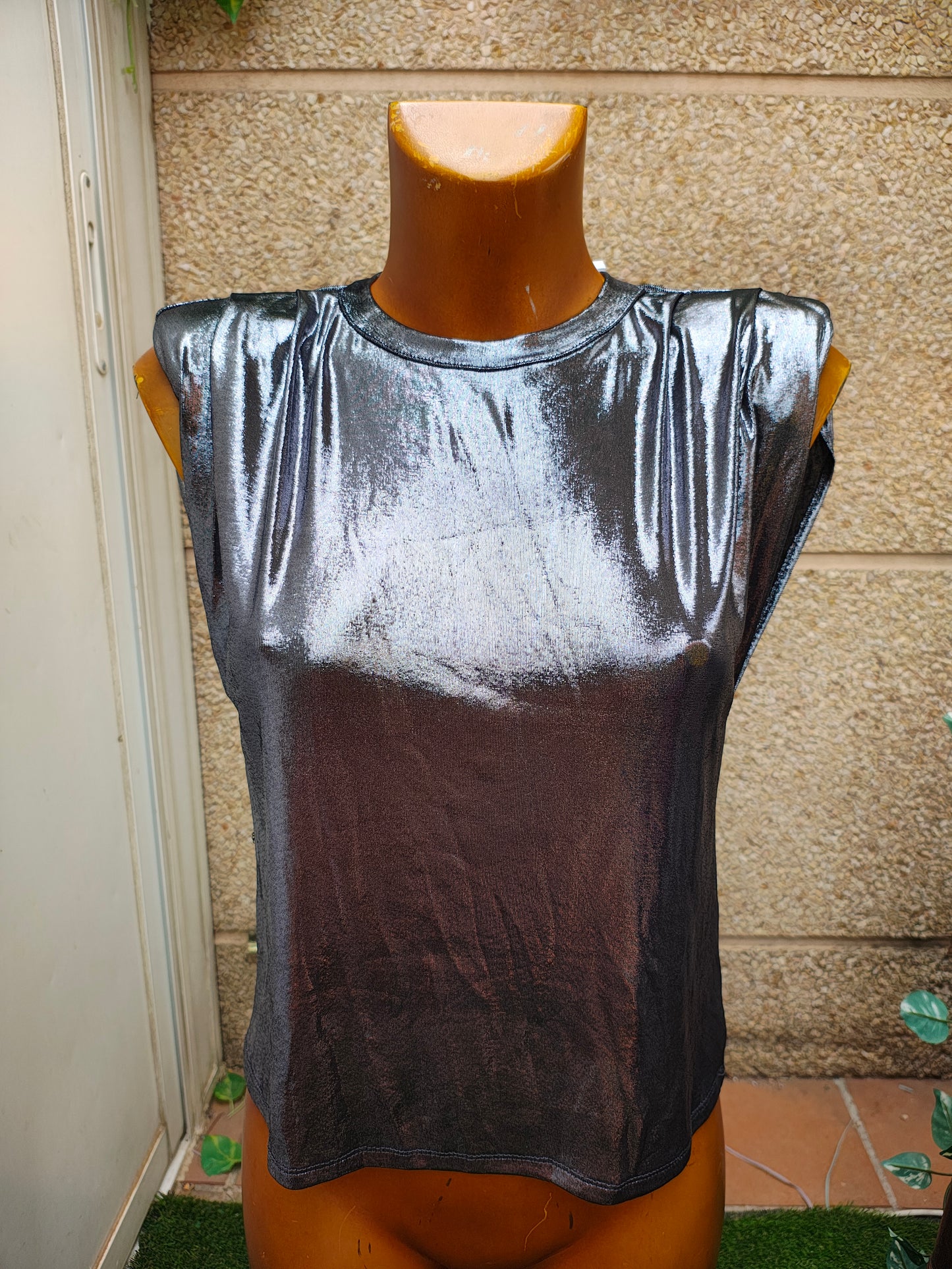NUEVO – Top metálico sin mangas con espalda abierta drapeada de Bershka (Talla XS)