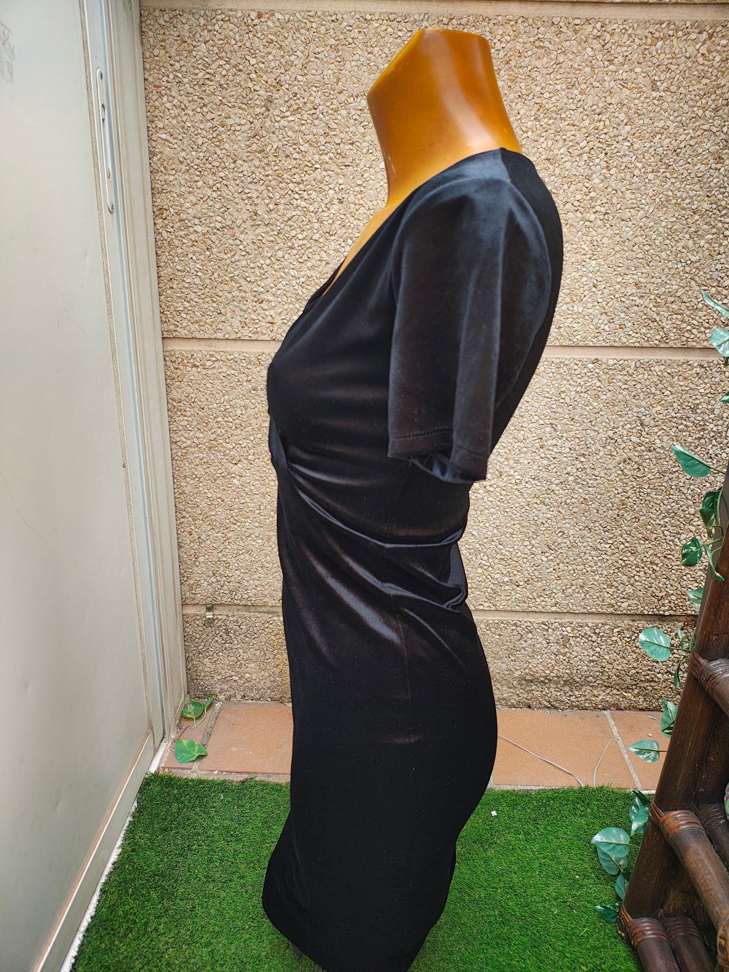 USADO – Vestido ajustado negro efecto terciopelo ZARA TRAFALUC (Talla S)