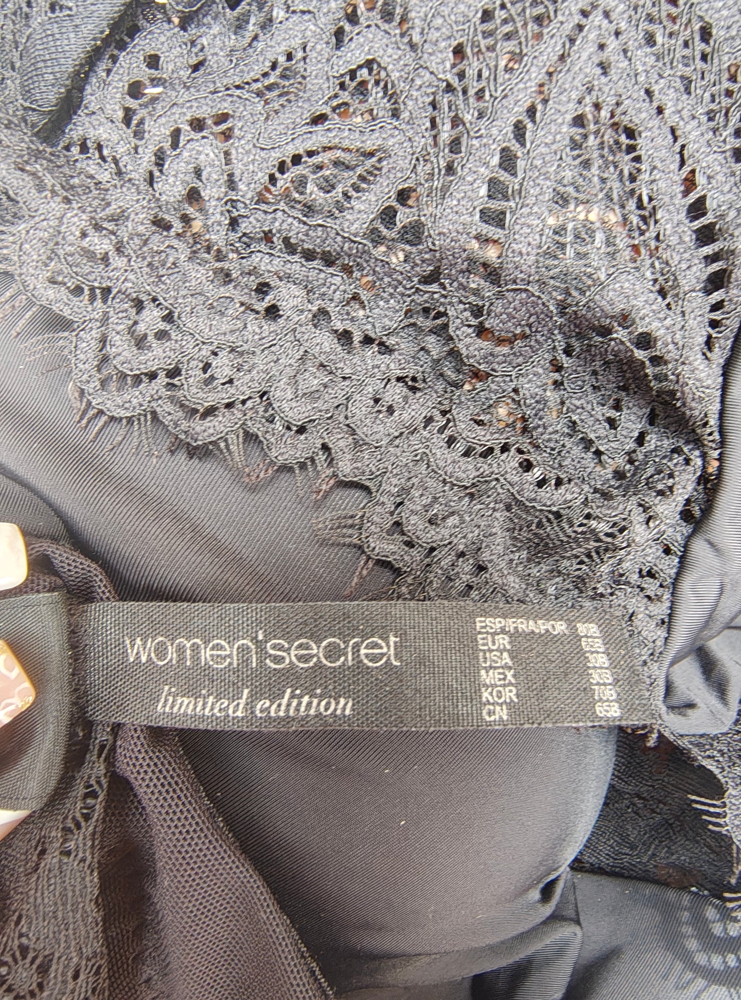 NUEVO – Top negro de encaje con escote corazón y mangas largas Women'secret Limited Edition (Talla 65b EUR XS)