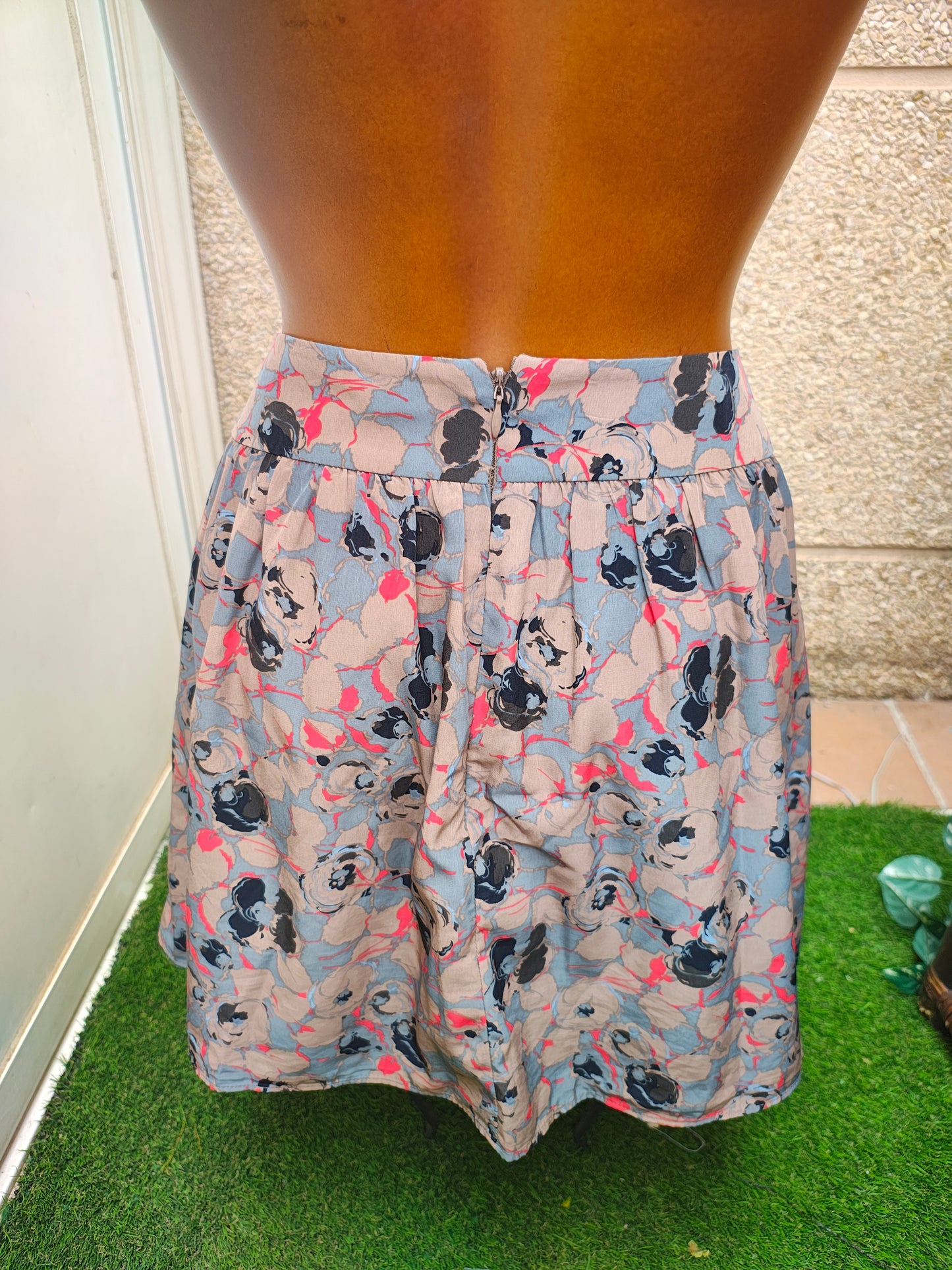 USADO – Falda corta evasé con estampado floral GAP (Talla EU 32)
