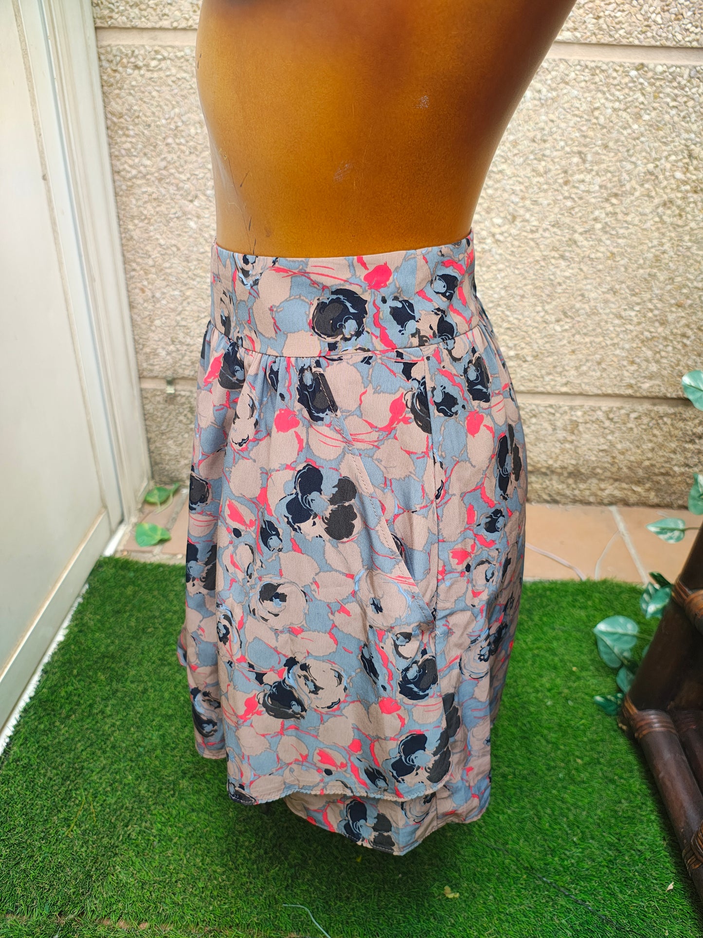 USADO – Falda corta evasé con estampado floral GAP (Talla EU 32)