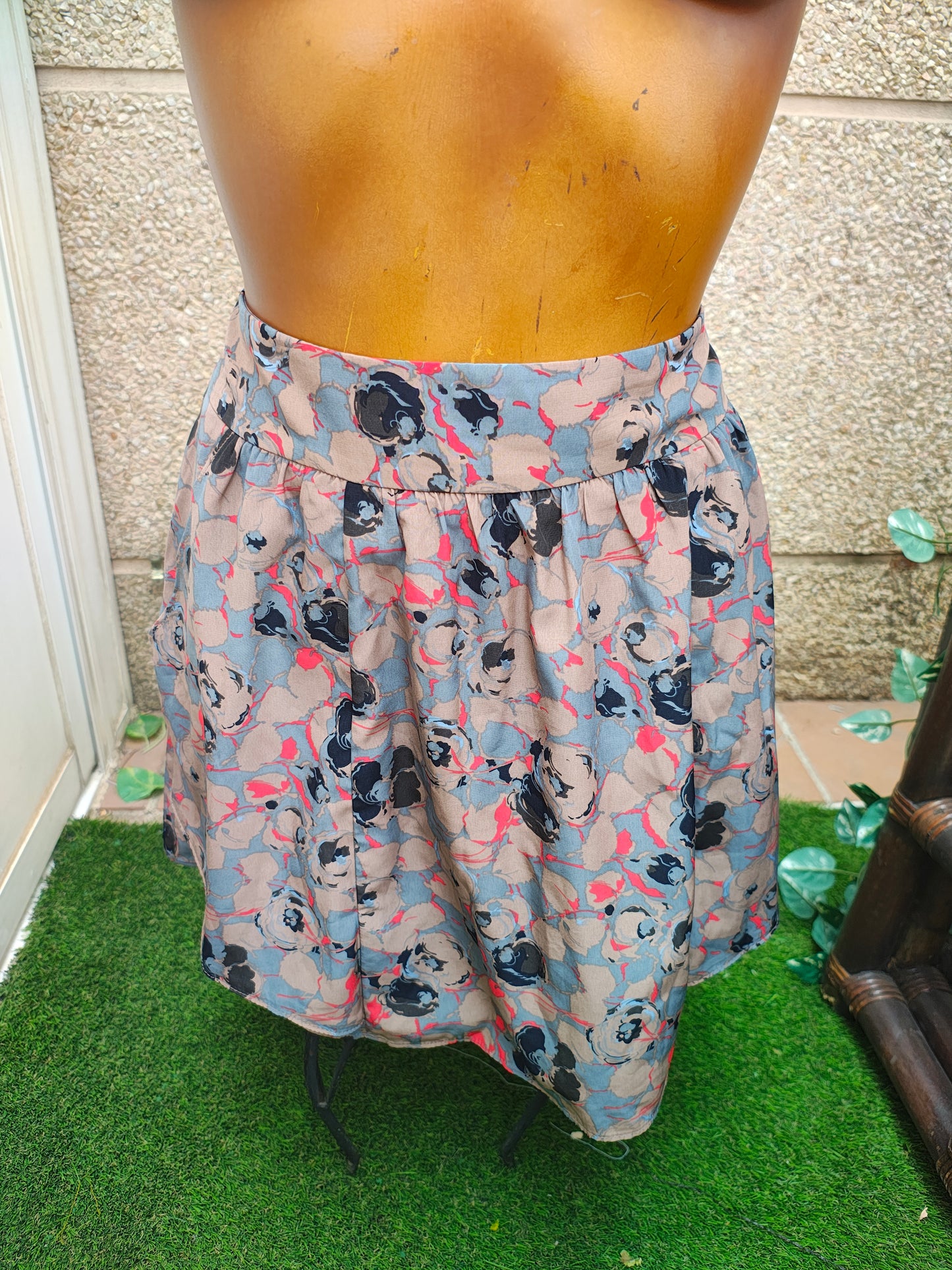 USADO – Falda corta evasé con estampado floral GAP (Talla EU 32)