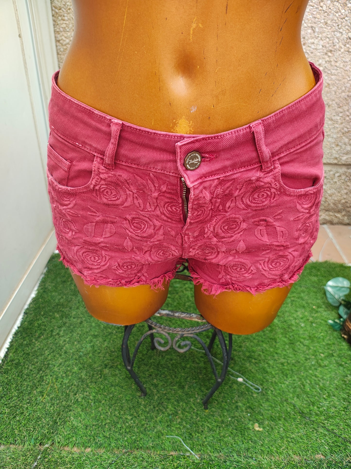 USADO – Short granate bordado con flores Zara Trafaluc Premium Wash (Talla EUR 34)