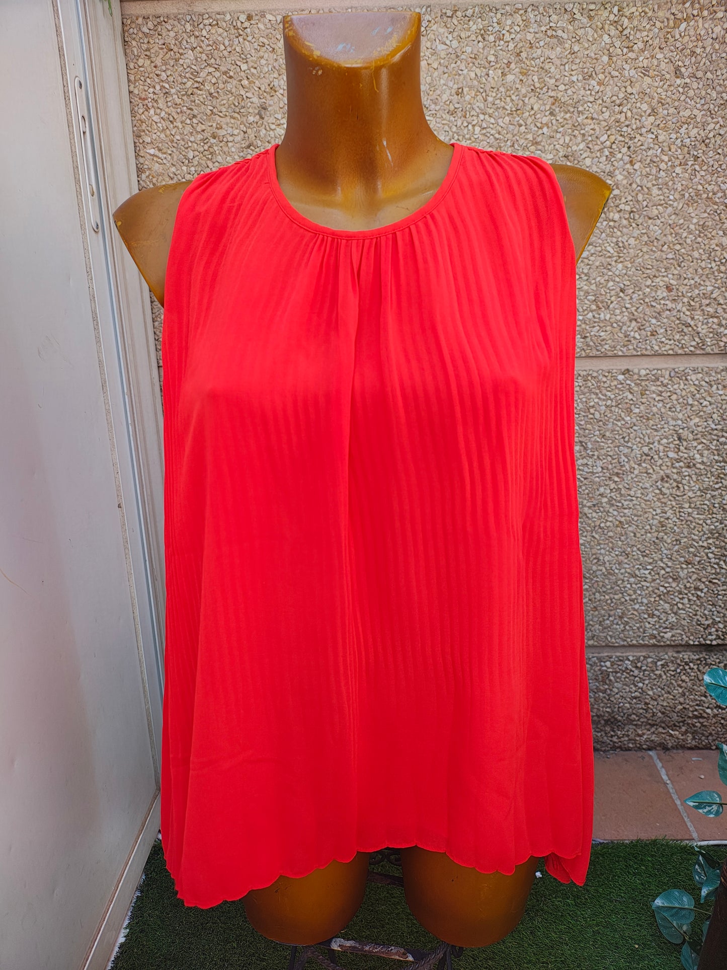 USADO – Blusa plisada sin mangas color naranja ZARA BASIC (Talla S)