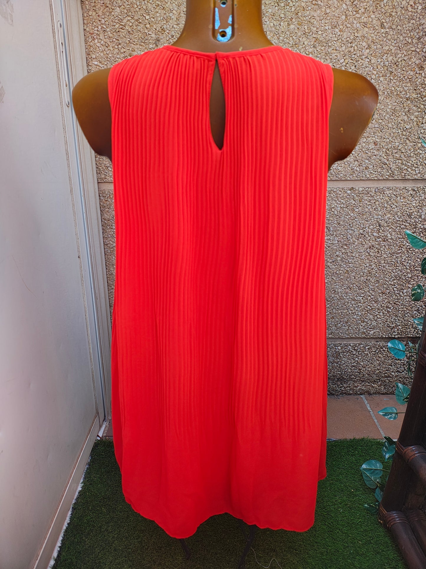 USADO – Blusa plisada sin mangas color naranja ZARA BASIC (Talla S)
