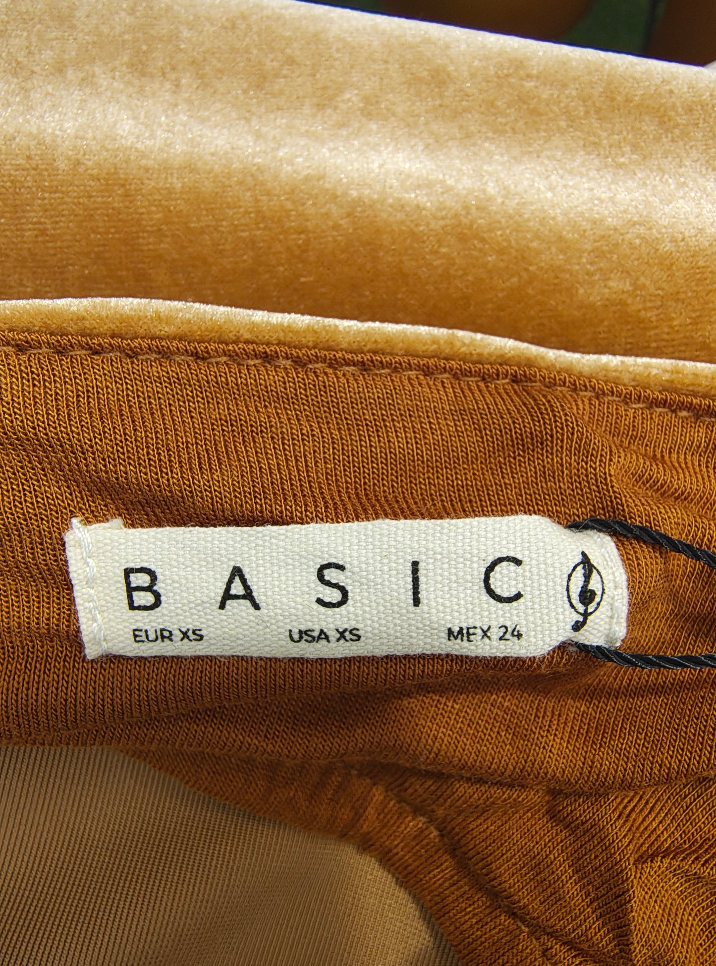 NUEVO – Top lencero de terciopelo beige STRADIVARIUS BASIC (Talla XS)