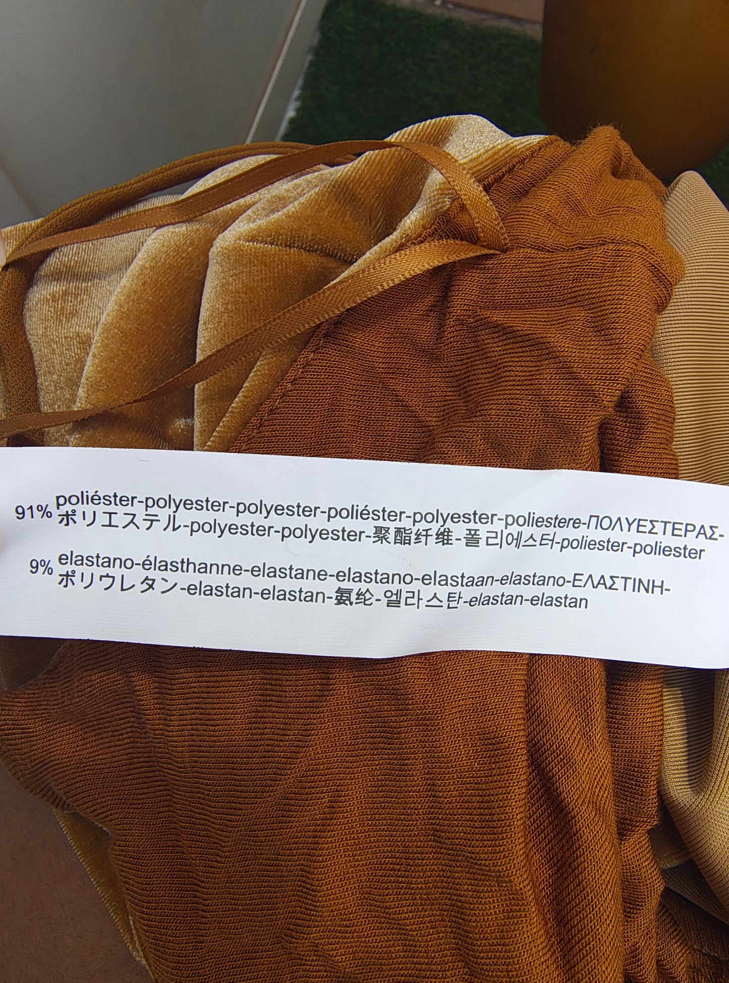 NUEVO – Top lencero de terciopelo beige STRADIVARIUS BASIC (Talla XS)