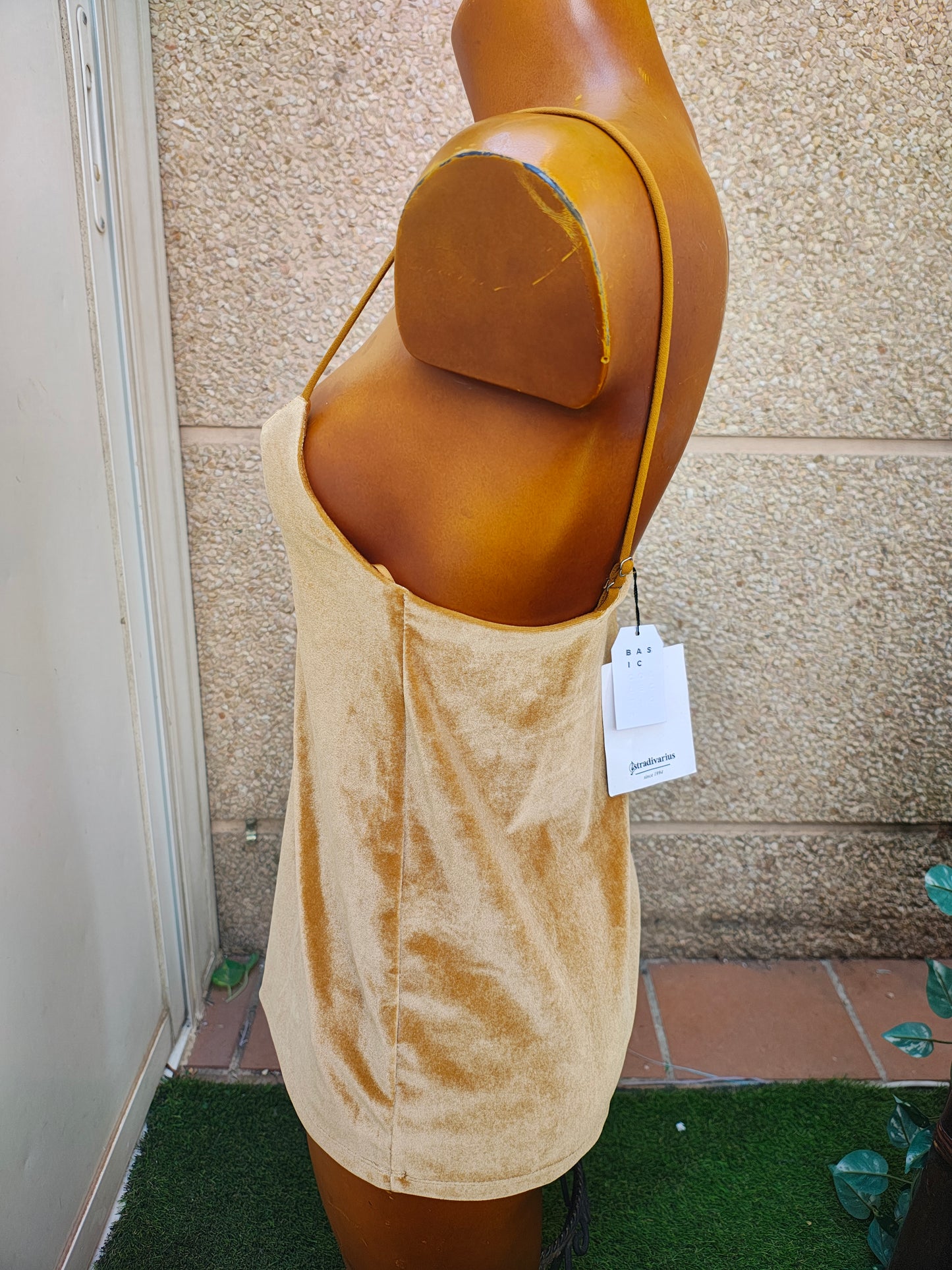 NUEVO – Top lencero de terciopelo beige STRADIVARIUS BASIC (Talla XS)
