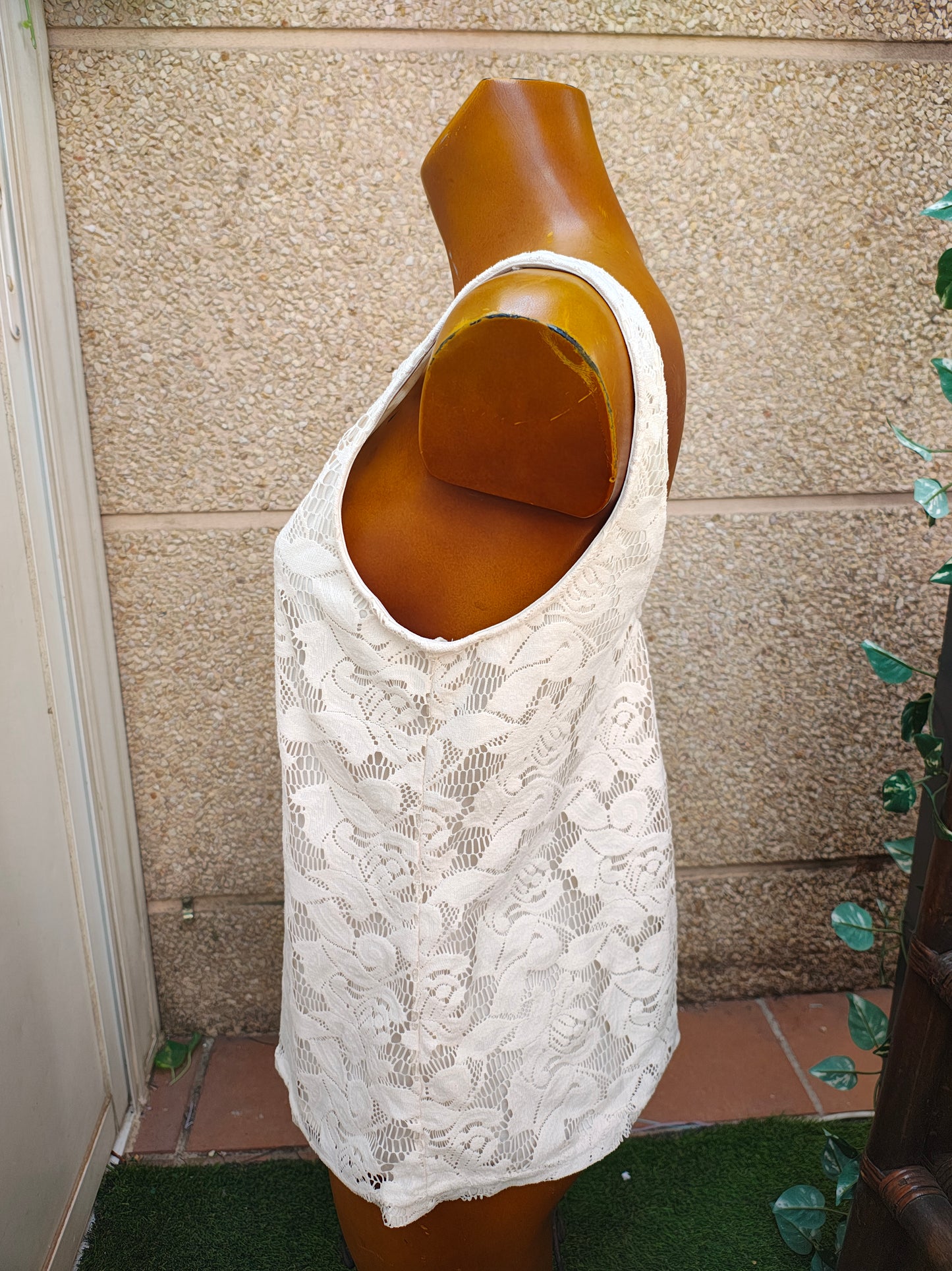 USADO – Top sin mangas de encaje floral blanco ZARA TRF Collection (Talla EUR M)