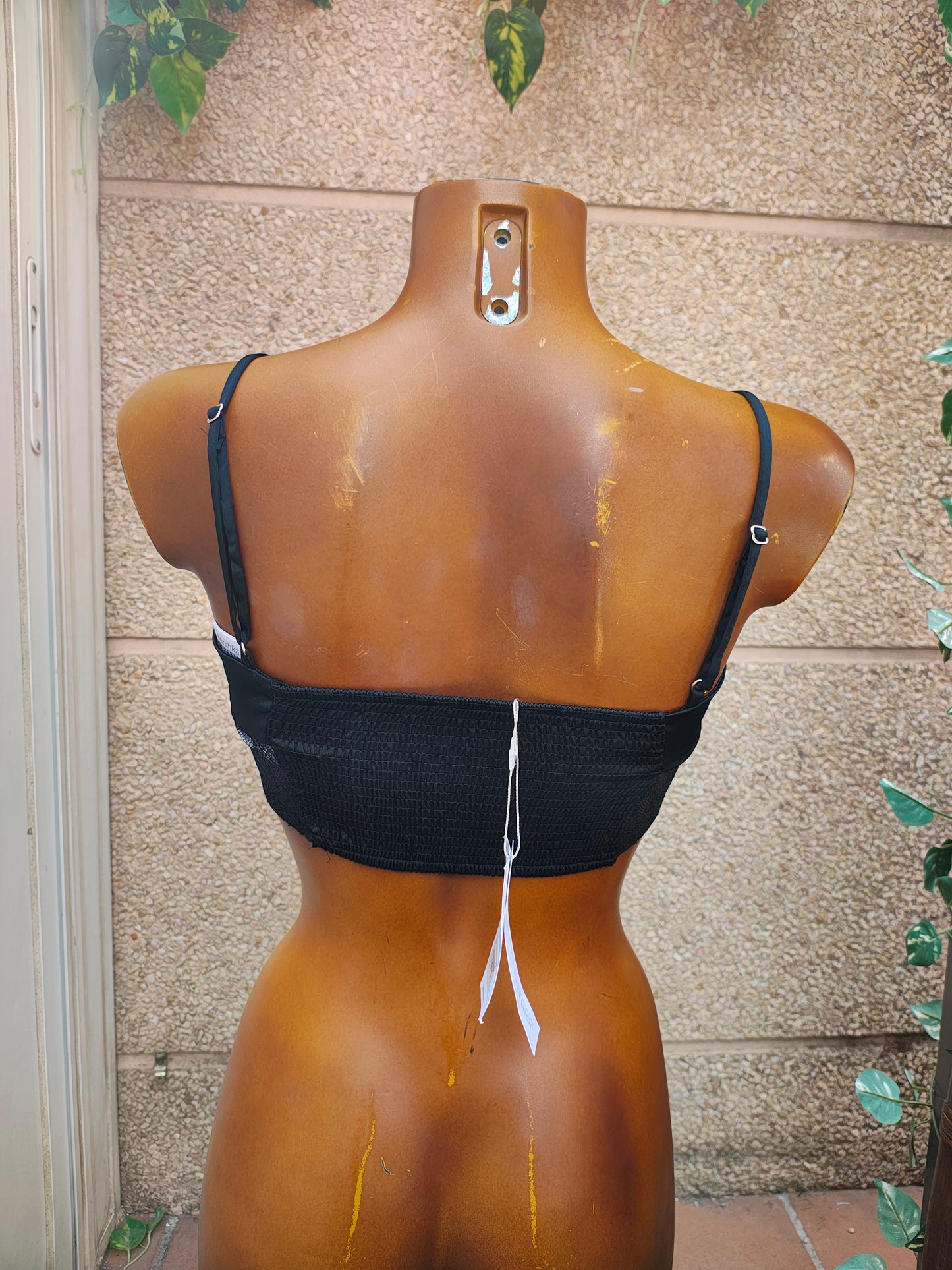 NUEVO – Top tipo bustier de encaje negro BERSHKA (Talla XS)
