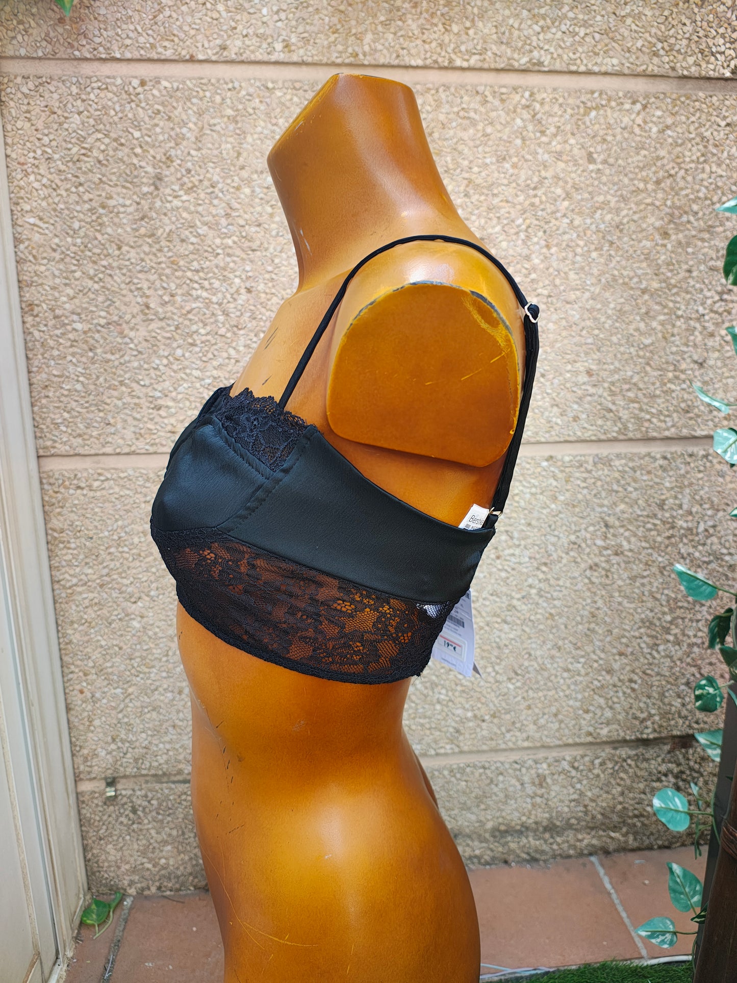NUEVO – Top tipo bustier de encaje negro BERSHKA (Talla XS)