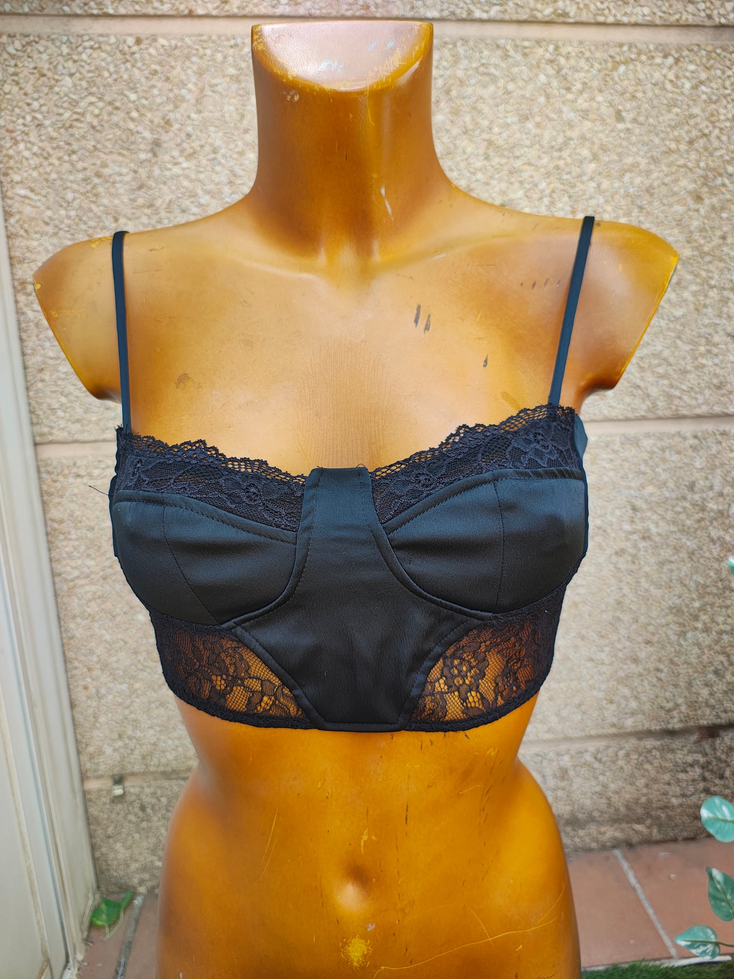 NUEVO – Top tipo bustier de encaje negro BERSHKA (Talla XS)
