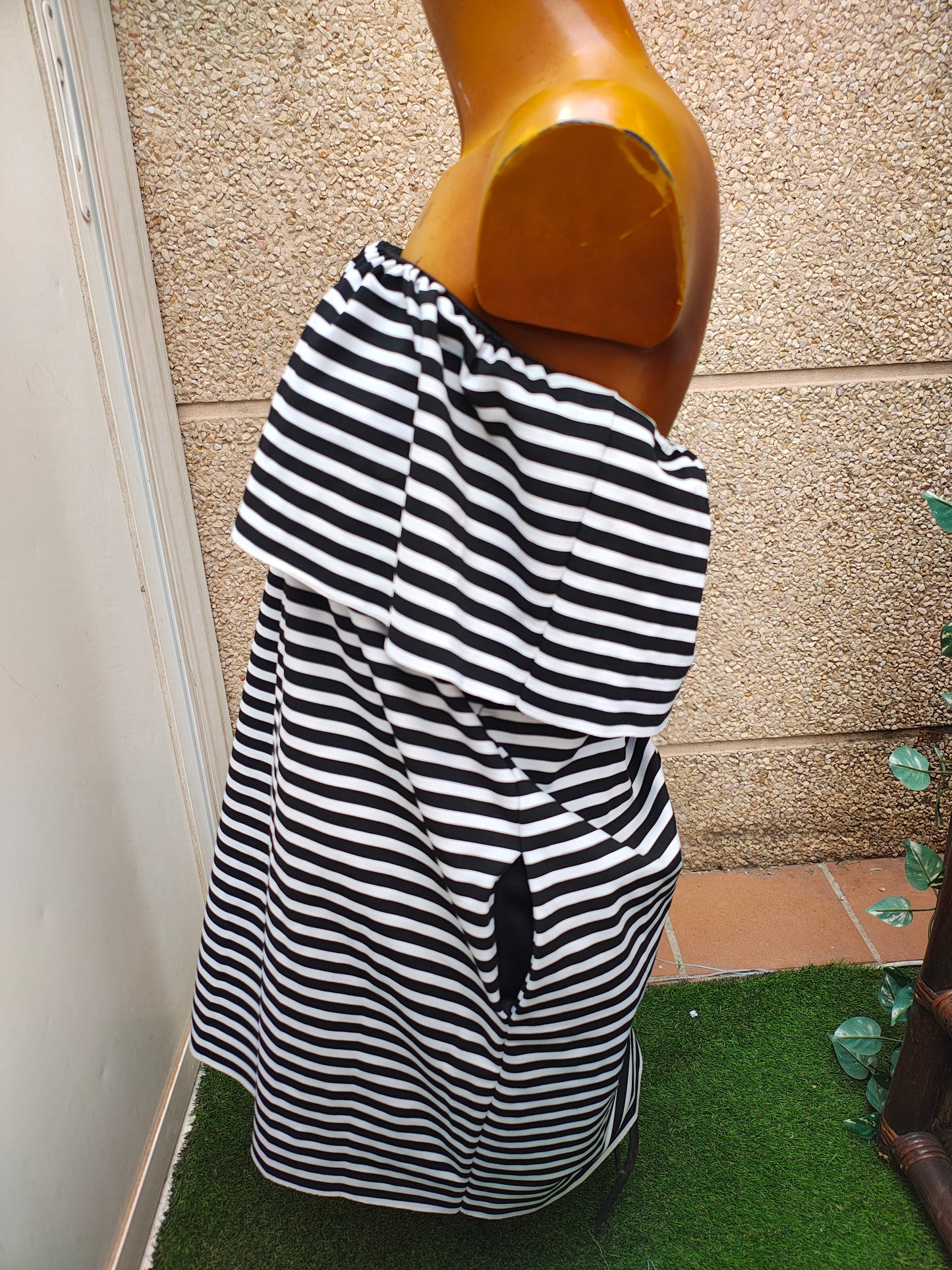USADO – Vestido de rayas blanco y negro sin tirantes ZARA Trafaluc (Talla EUR 34)