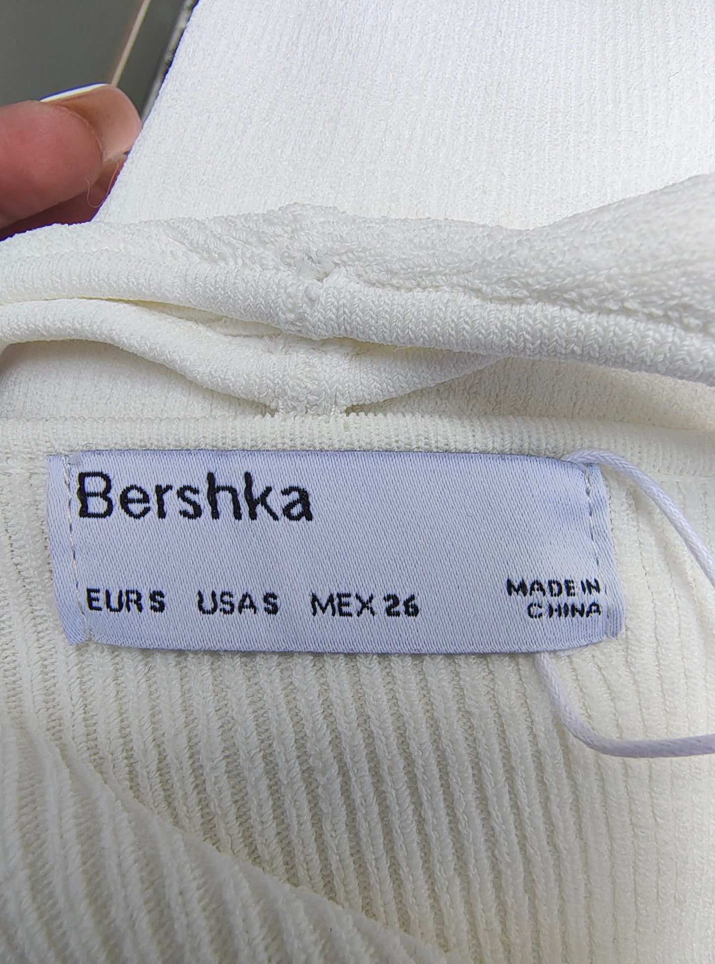 NUEVO – Top blanco cruzado de canalé con escote en pico Bershka (Talla S)
