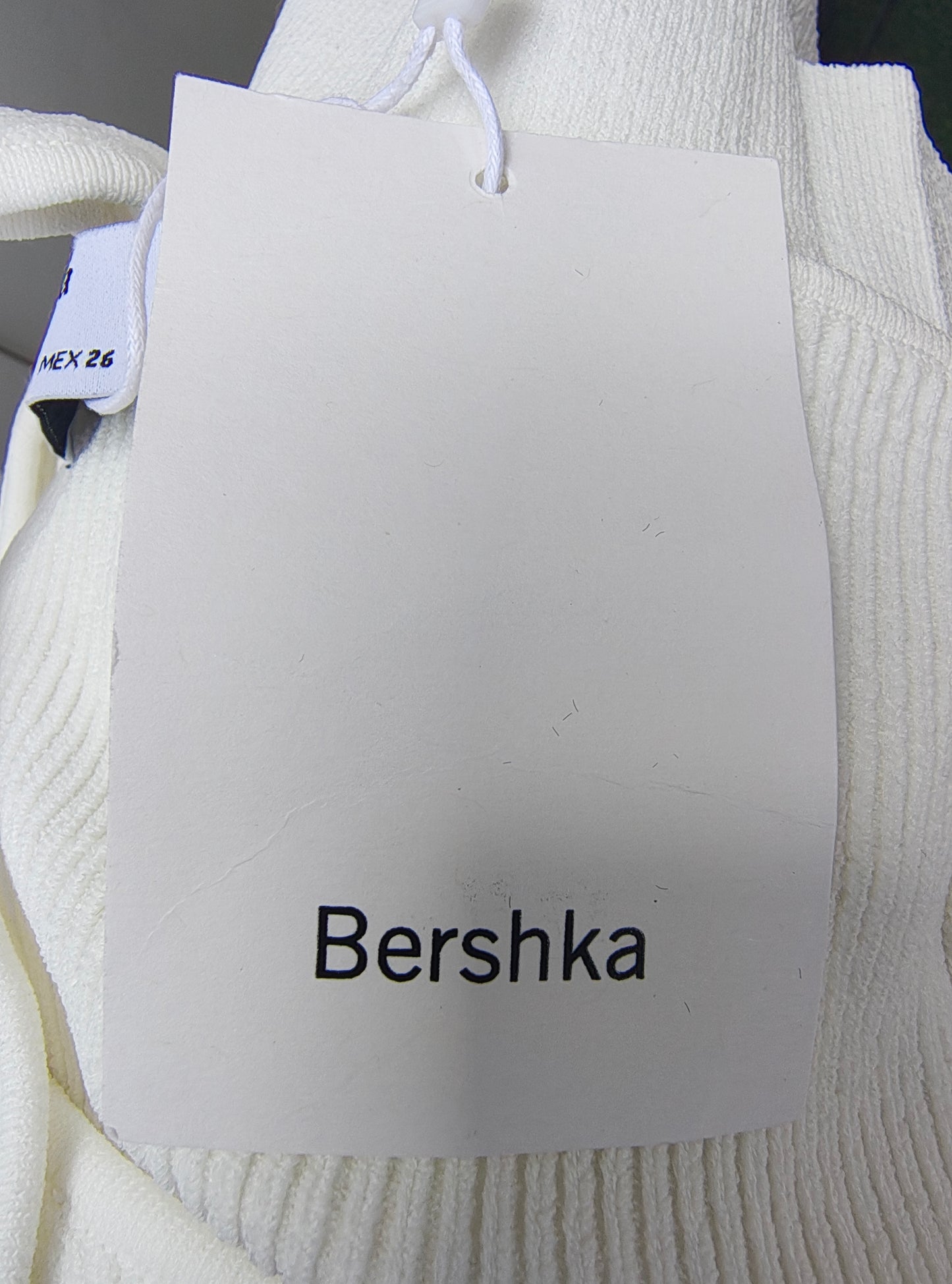 NUEVO – Top blanco cruzado de canalé con escote en pico Bershka (Talla S)
