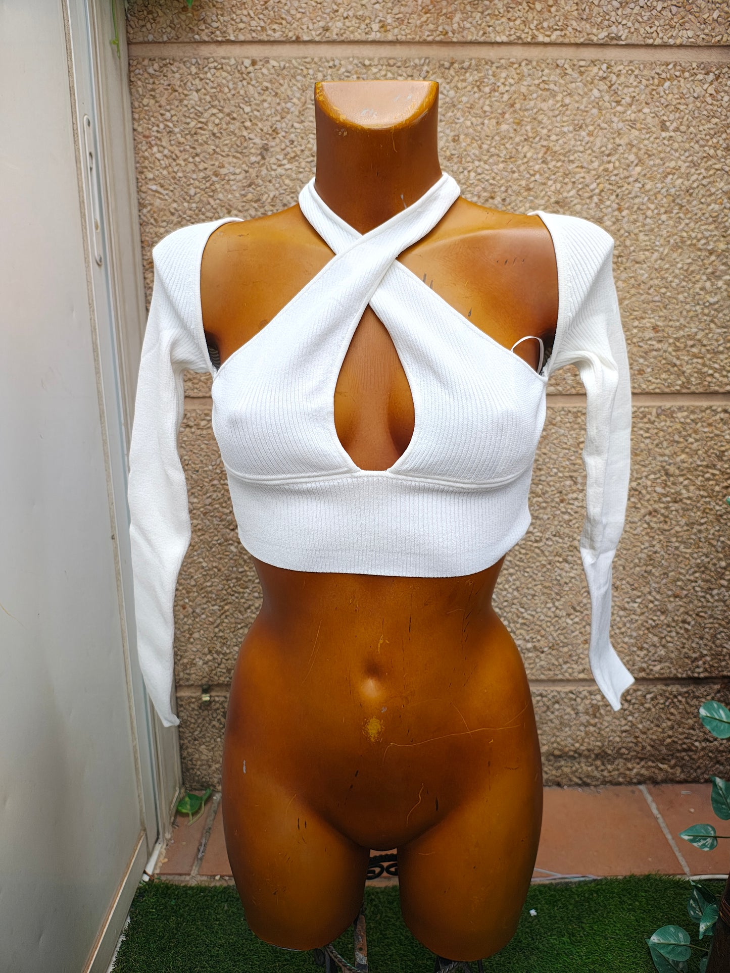 NUEVO – Top blanco cruzado de canalé con escote en pico Bershka (Talla S)