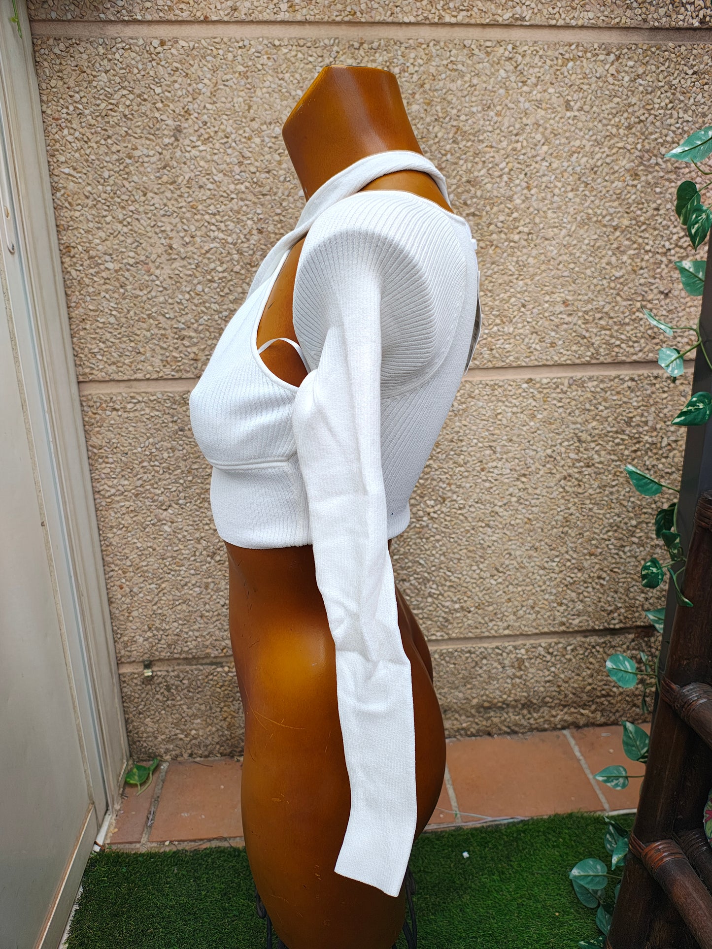 NUEVO – Top blanco cruzado de canalé con escote en pico Bershka (Talla S)