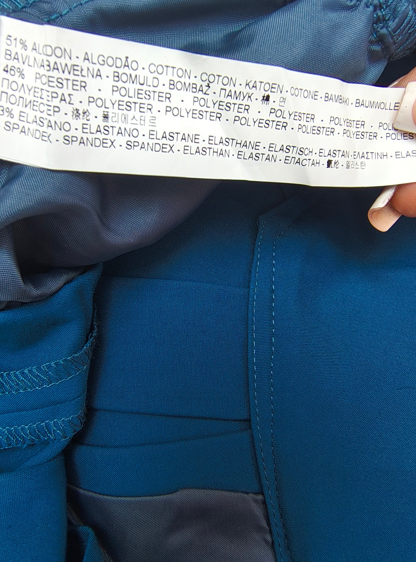 USADO – Falda globo azul con cintura elástica de Stradivarius (Talla EUR 34)