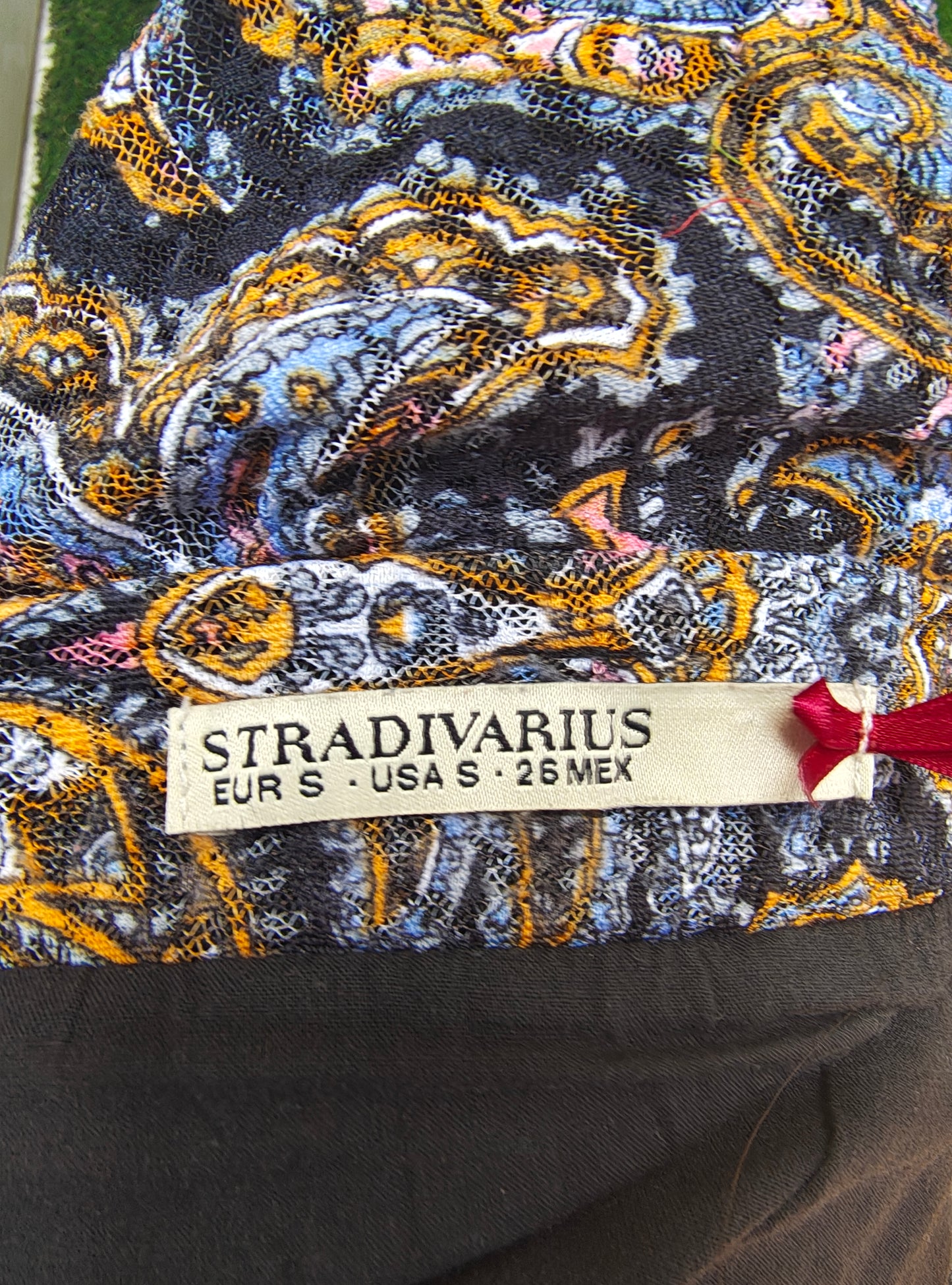 USADO – Falda corta fluida con estampado paisley Stradivarius (Talla S)