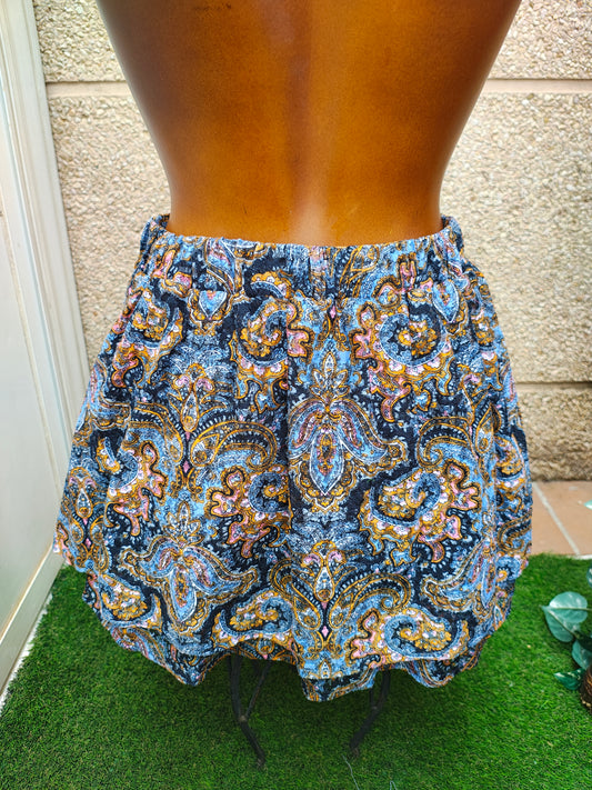 USADO – Falda corta fluida con estampado paisley Stradivarius (Talla S)