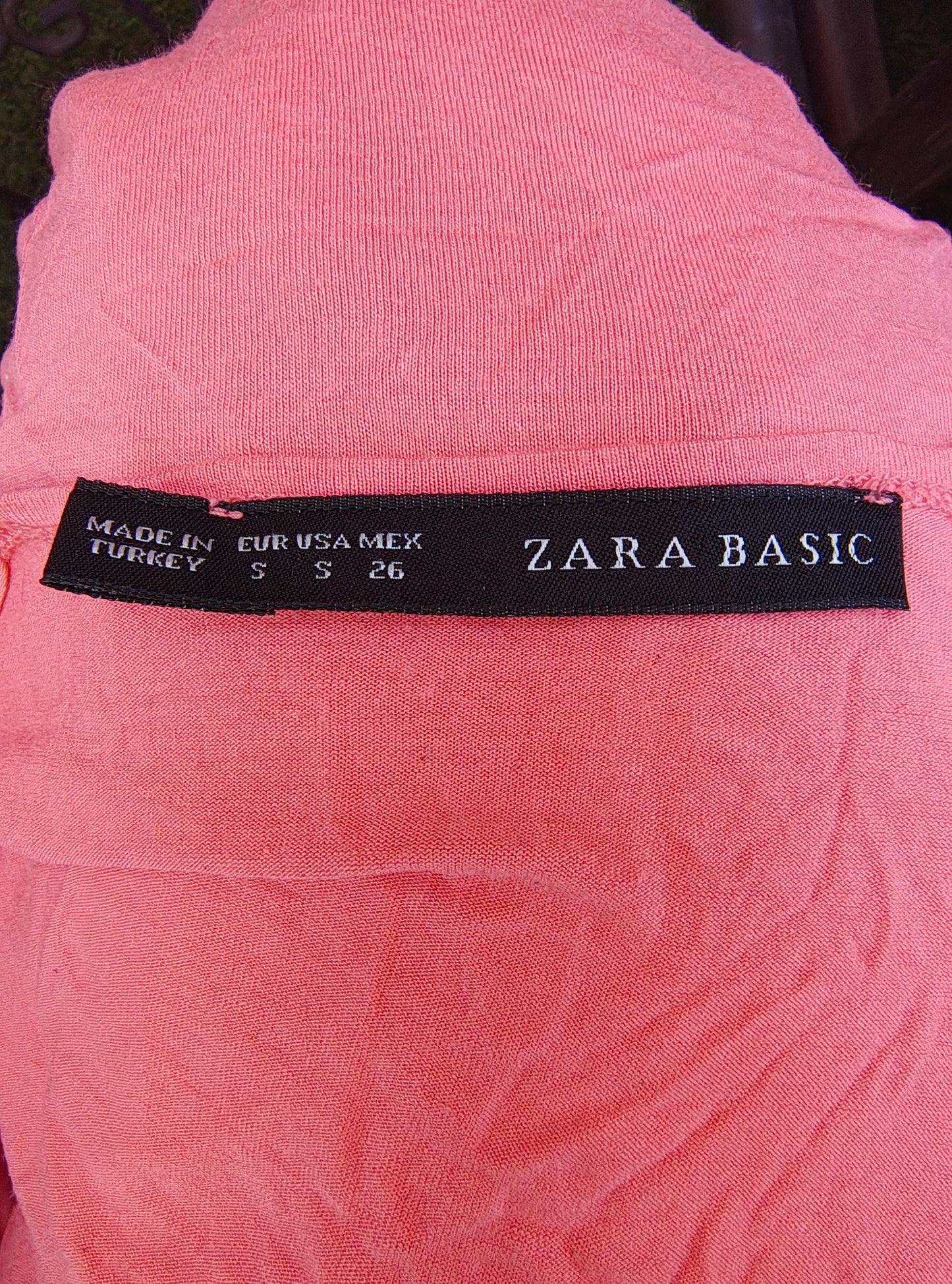 USADO – Top rosa con flecos verticales ZARA BASIC (Talla EUR S)
