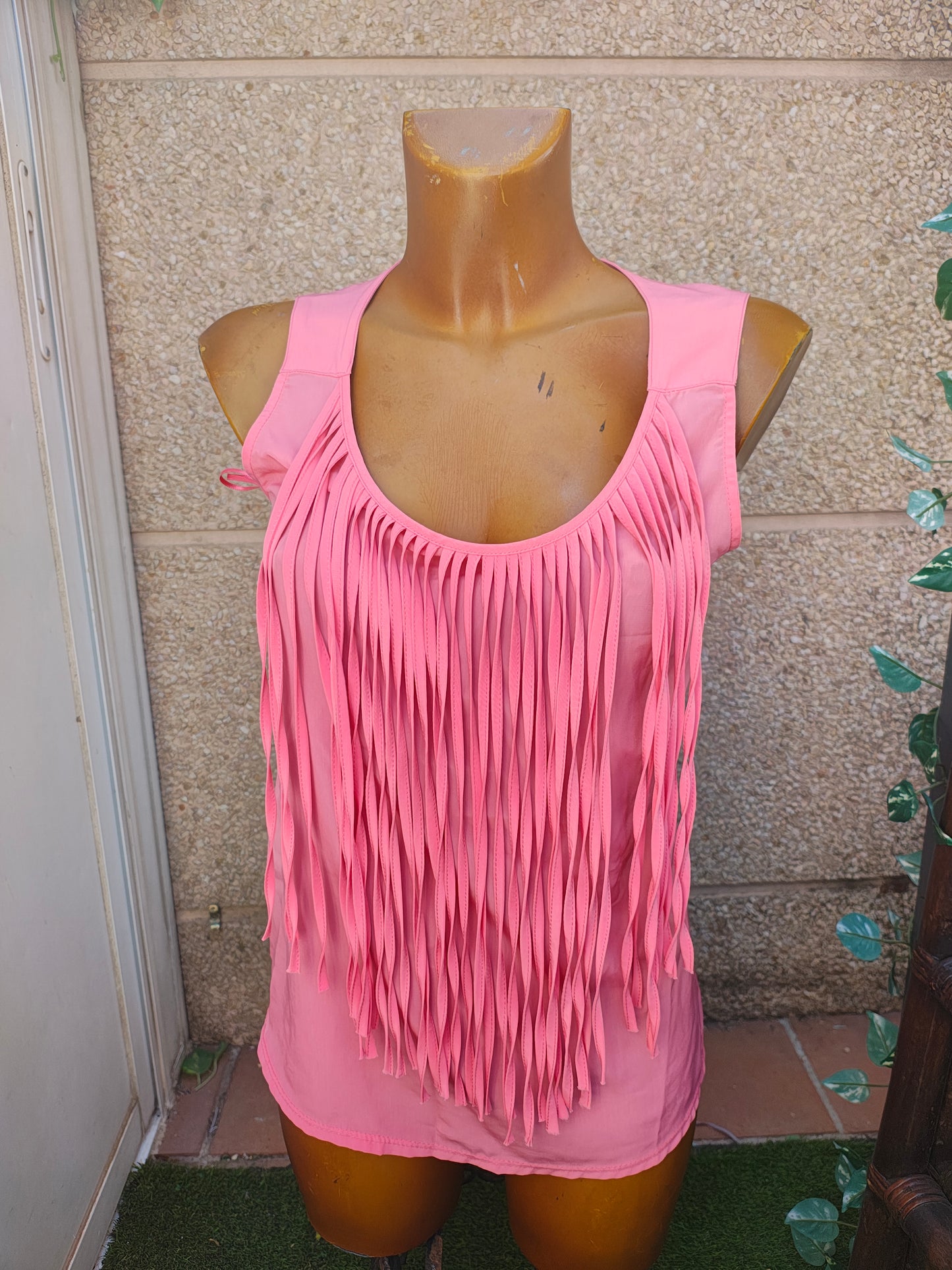 USADO – Top rosa con flecos verticales ZARA BASIC (Talla EUR S)