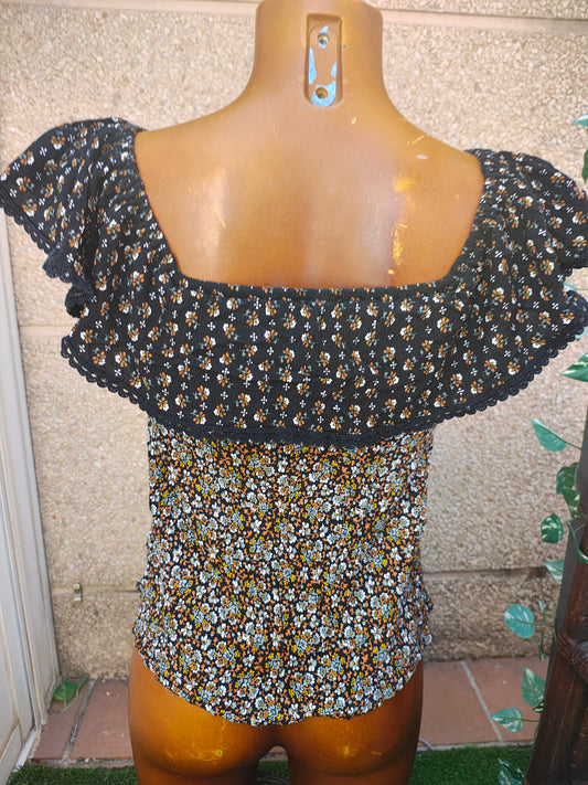 USADO – Top floral con escote elástico y mangas caídas Stradivarius (Talla M)