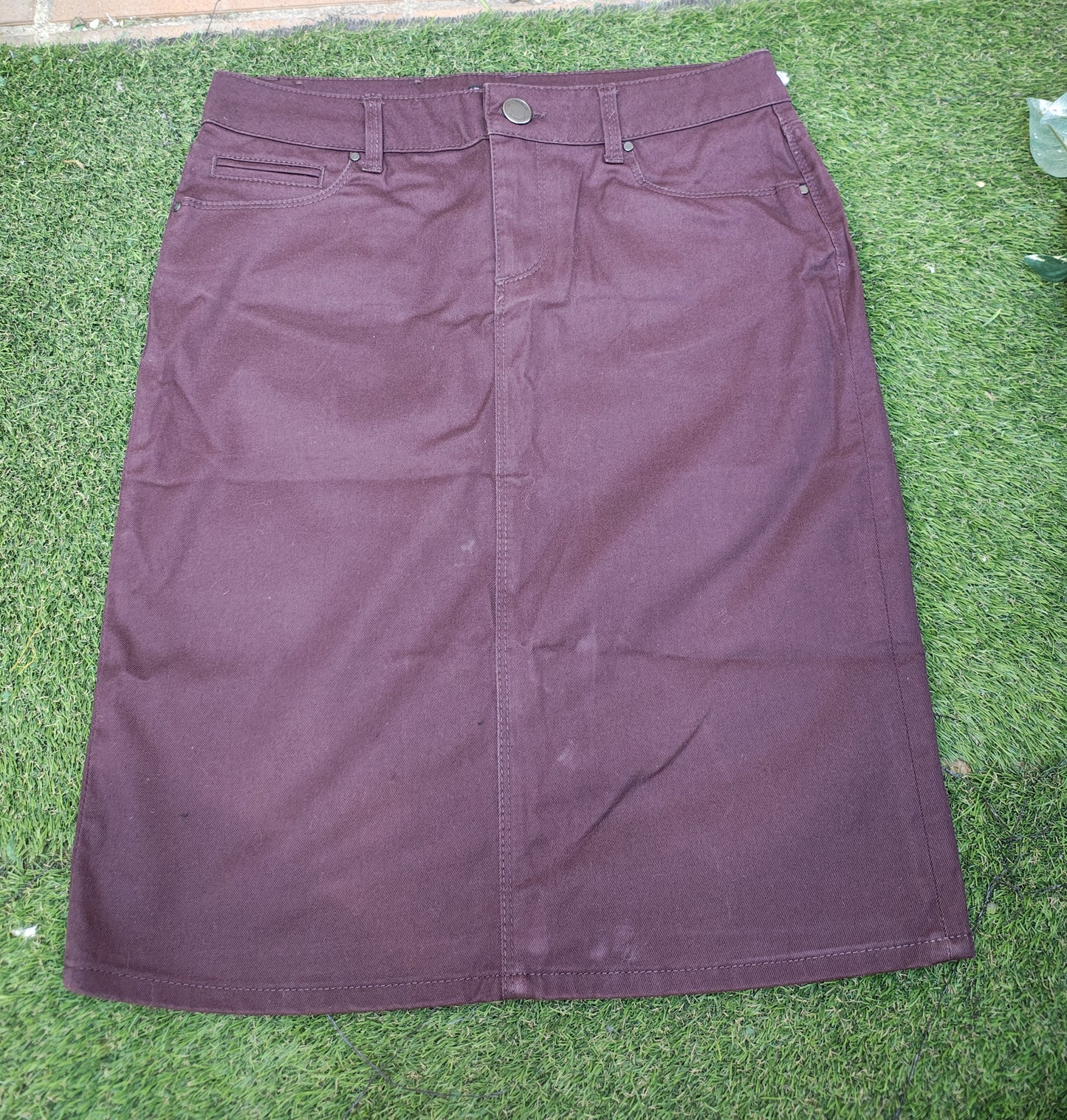 USADO – Falda tubo marrón con strass en bolsillos traseros ZARA WOMAN (Talla EUR 36)