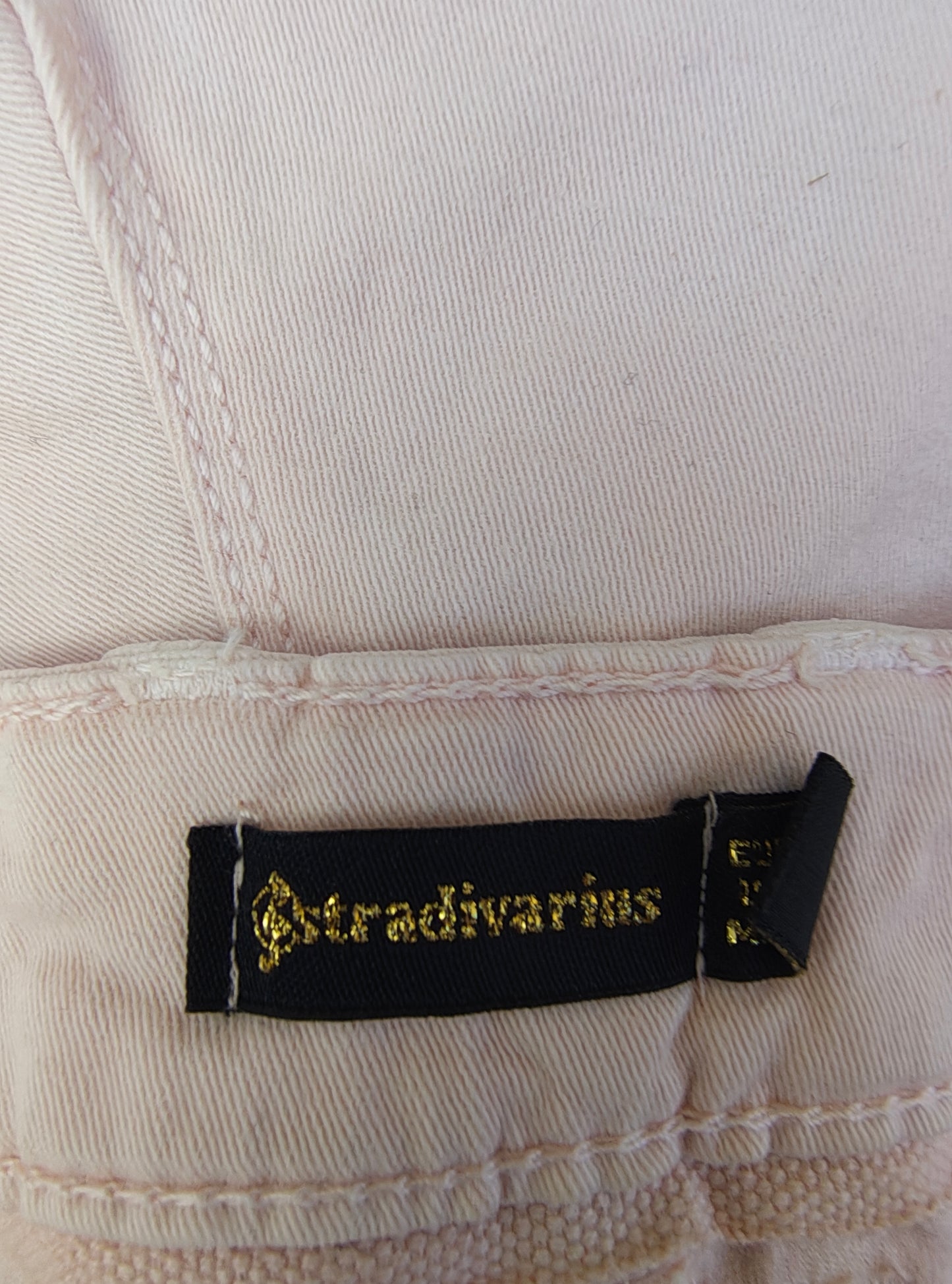 USADO – Shorts rosa pastel de algodón con bolsillos Stradivarius (Talla EUR 34)