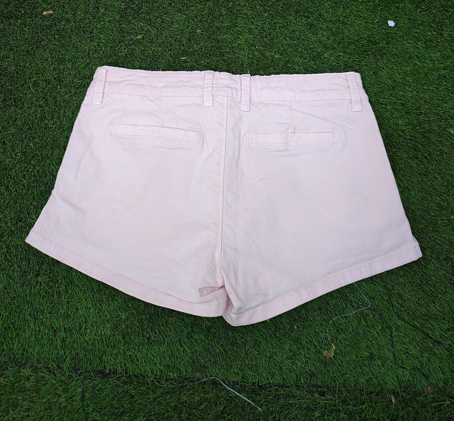 USADO – Shorts rosa pastel de algodón con bolsillos Stradivarius (Talla EUR 34)