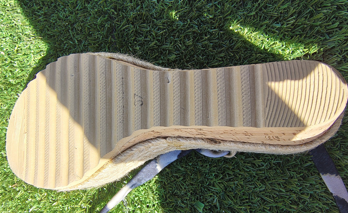 USADO – Sandalias de cuña con tiras estampadas y hebilla MY'S (Talla 39)