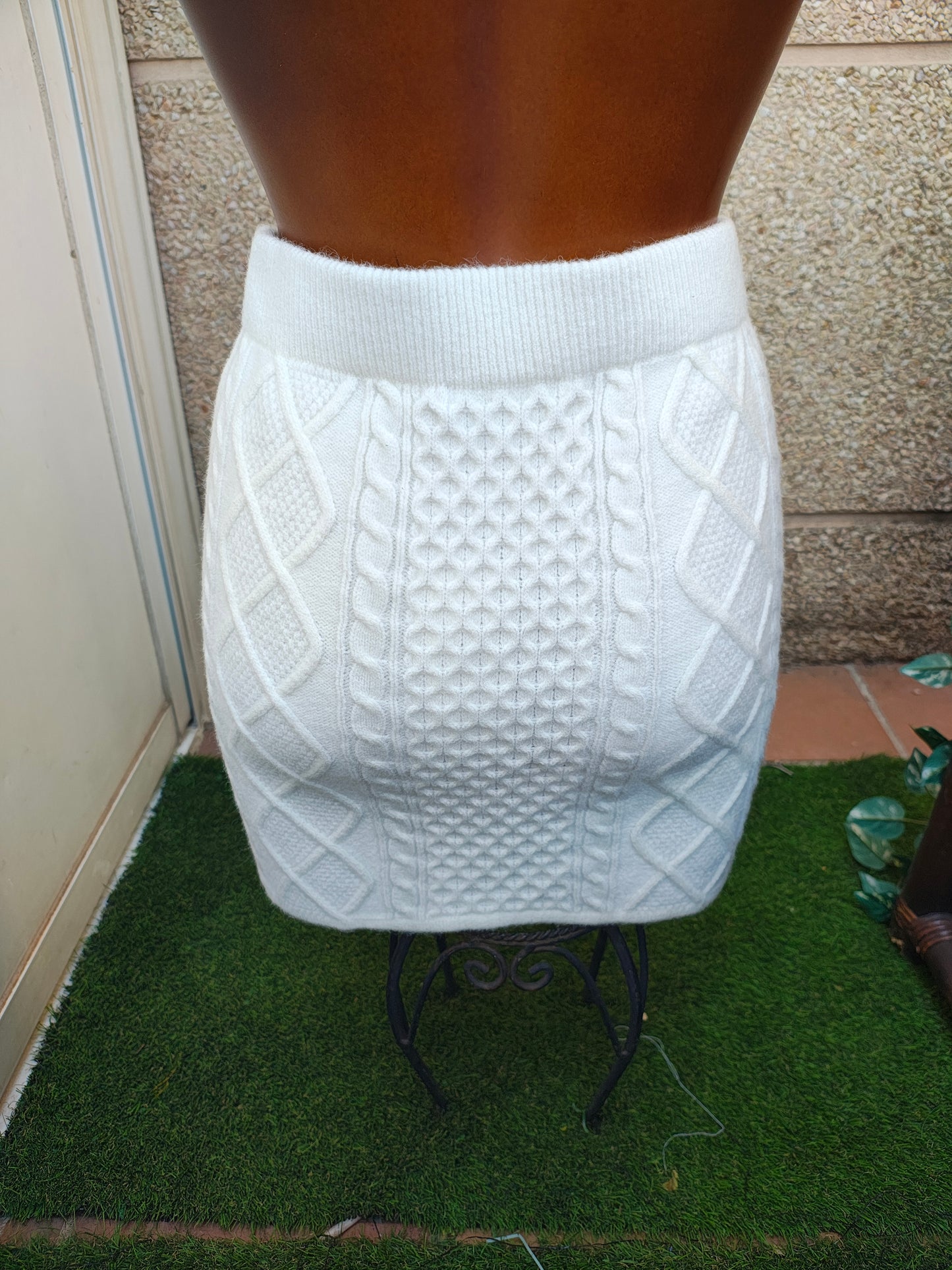 NUEVO – Falda blanca de punto trenzado MNG Suit (Talla EUR S)