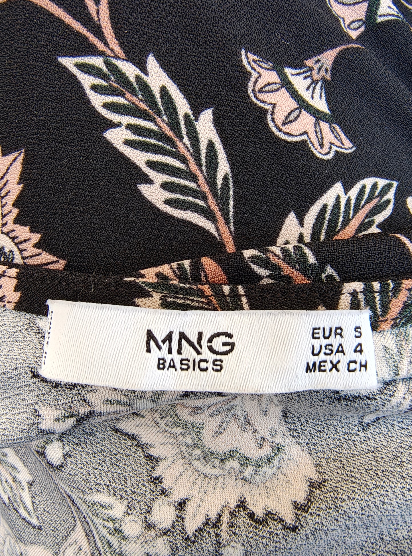 USADO – Vestido negro con estampado floral y escote trasero de lazo MNG Basics (Talla S)