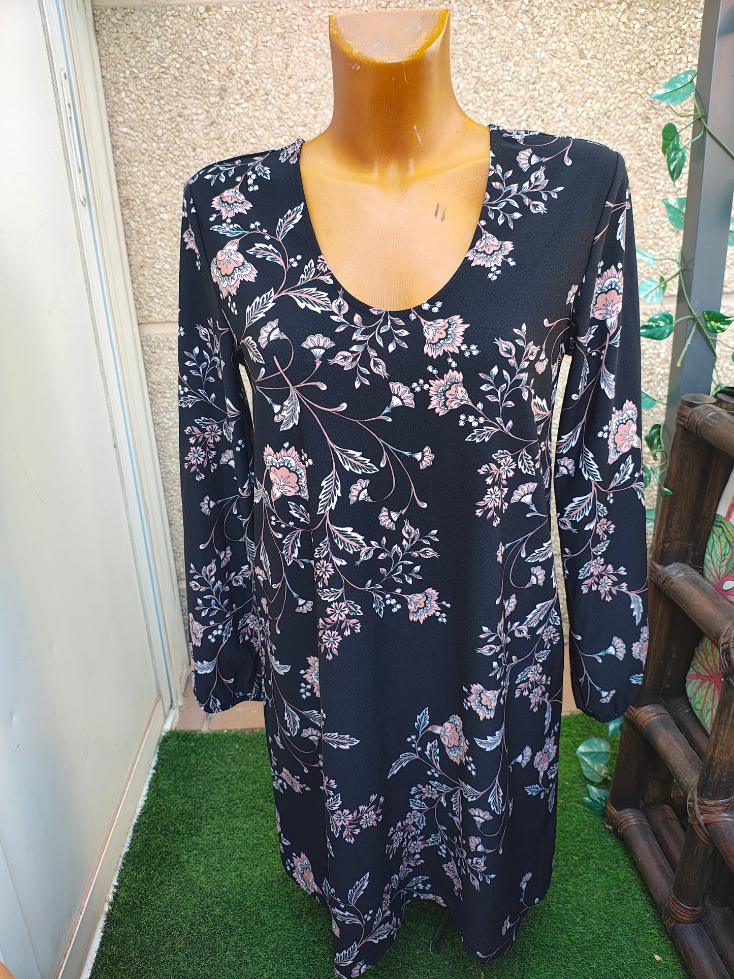 USADO – Vestido negro con estampado floral y escote trasero de lazo MNG Basics (Talla S)