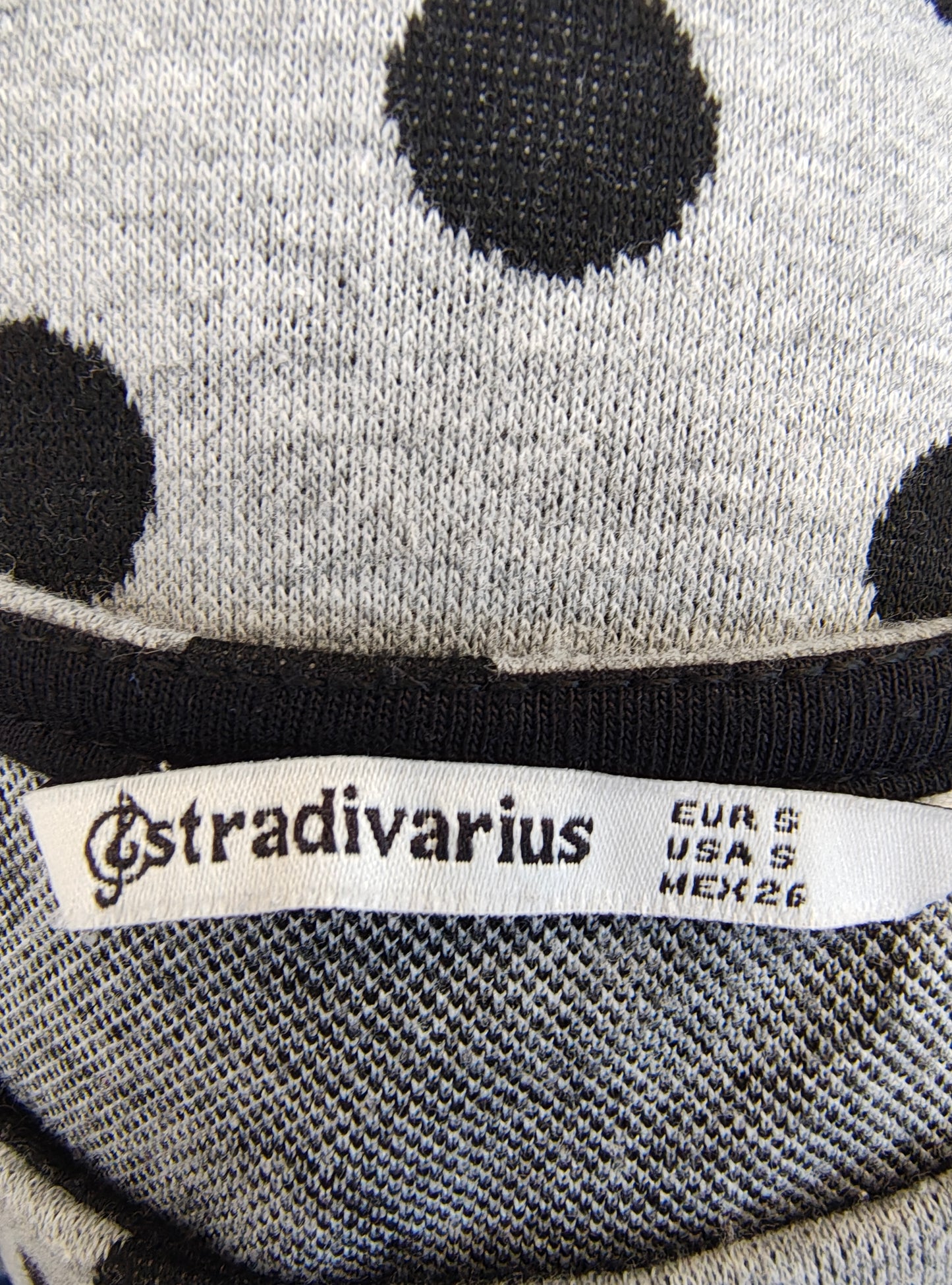 USADO – Vestido de lunares gris con manga 3/4 Stradivarius (Talla S)