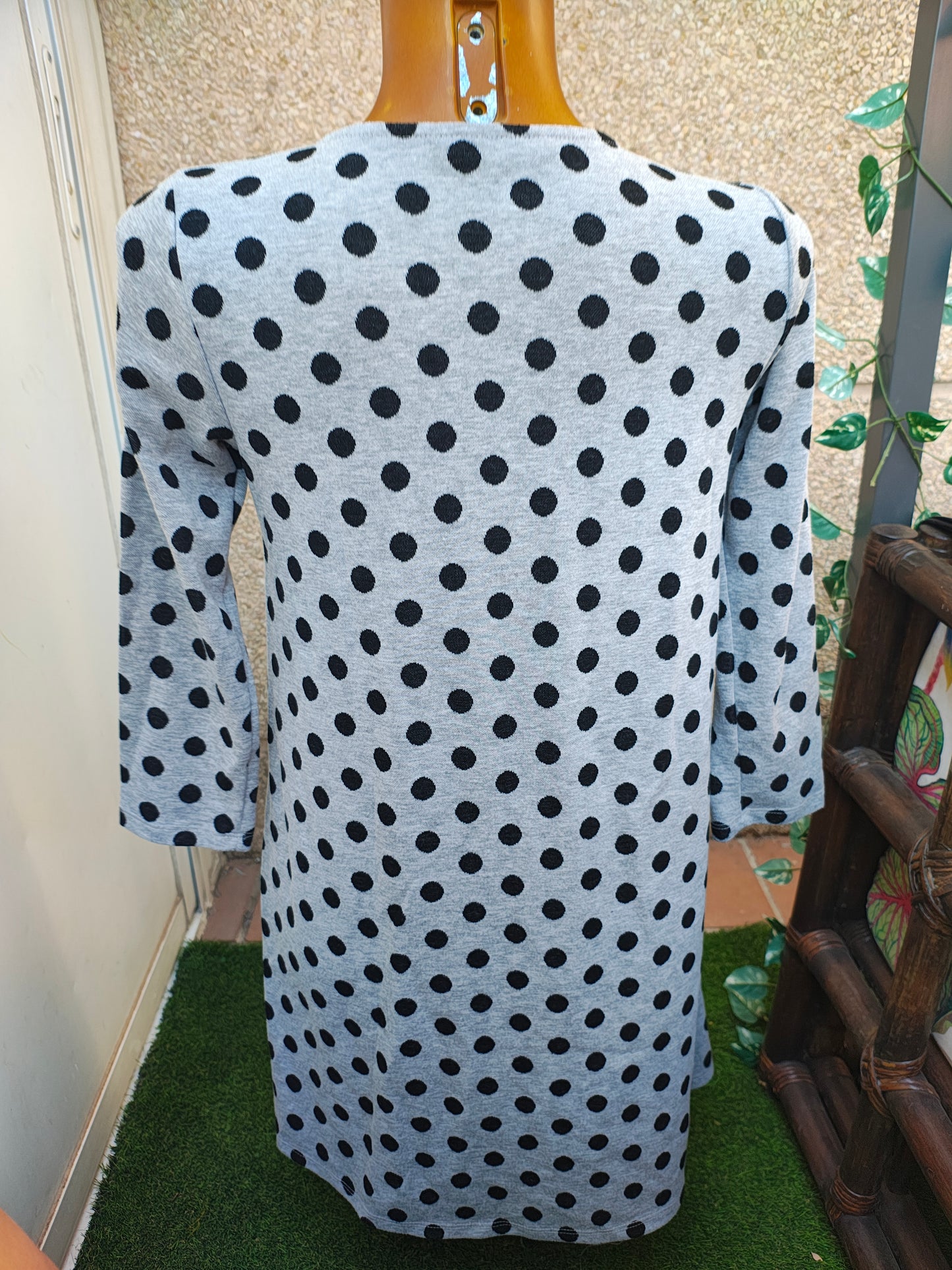 USADO – Vestido de lunares gris con manga 3/4 Stradivarius (Talla S)