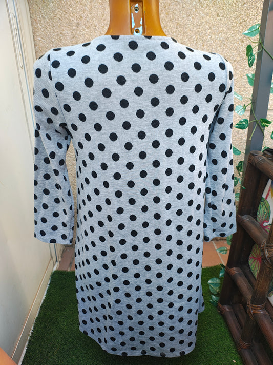 USADO – Vestido de lunares gris con manga 3/4 Stradivarius (Talla S)