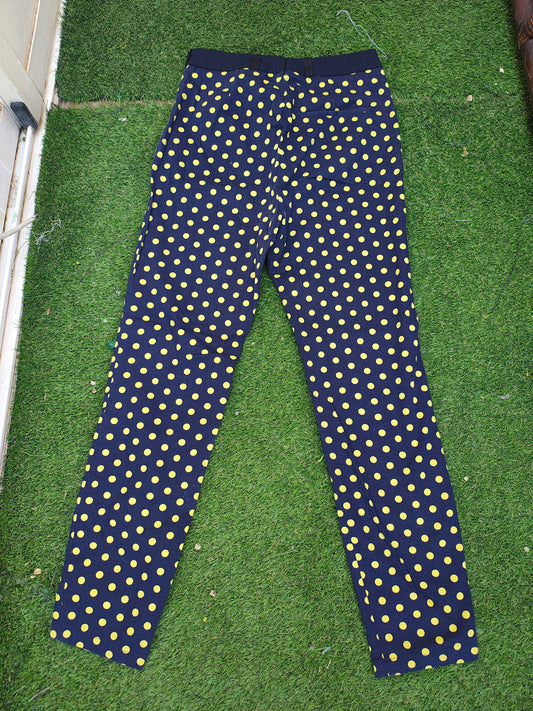 USADO – Pantalón slim de lunares amarillos sobre azul marino (Talla aproximada S)
