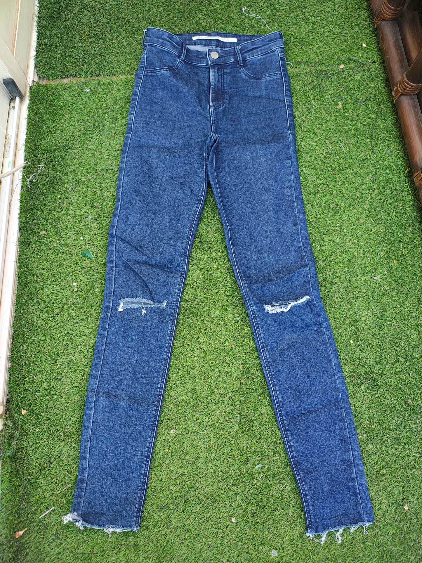 USADO – Vaquero roto azul oscuro ZARA Trafaluc Denim Makers (Talla EUR 34)