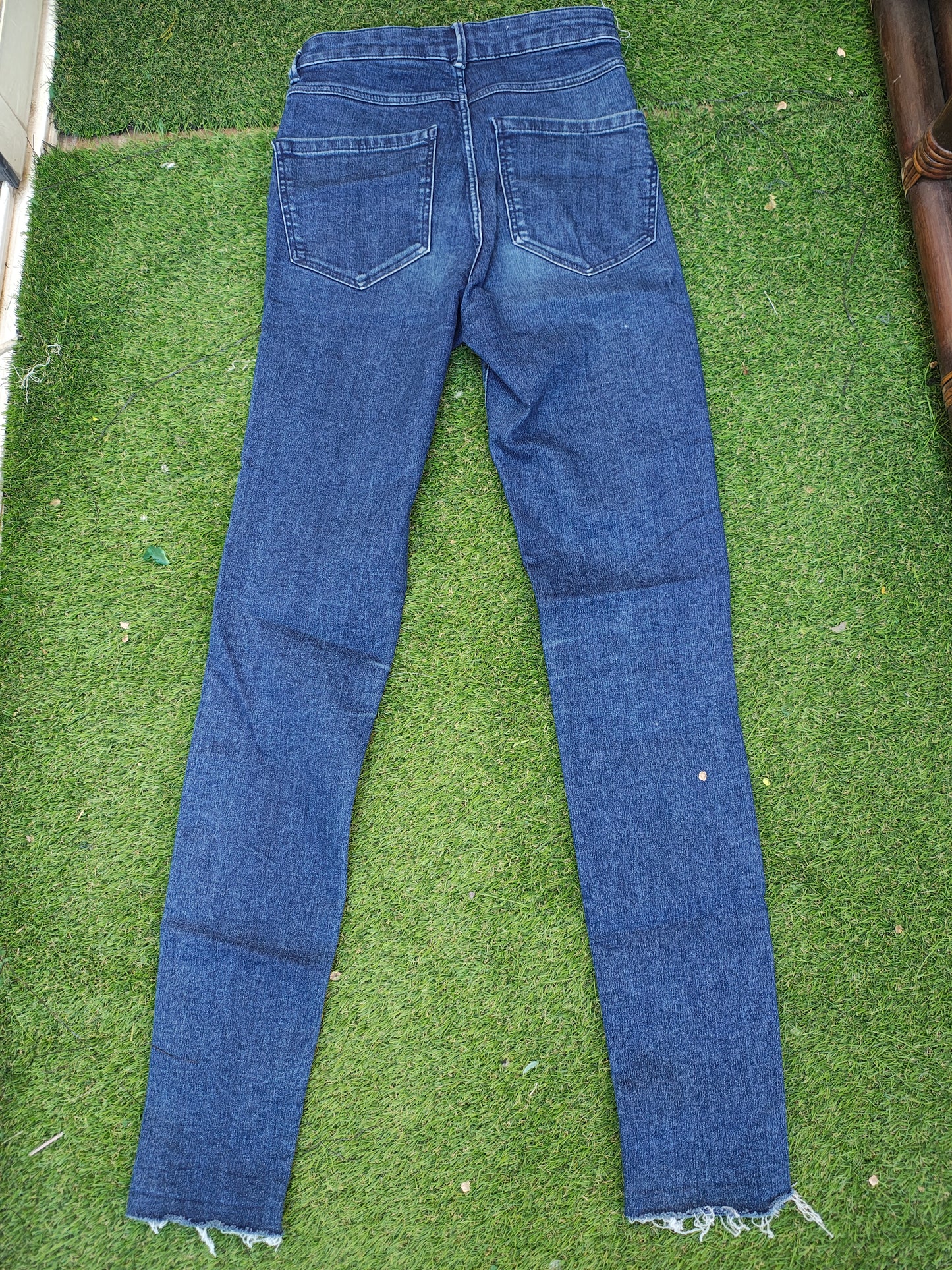 USADO – Vaquero roto azul oscuro ZARA Trafaluc Denim Makers (Talla EUR 34)