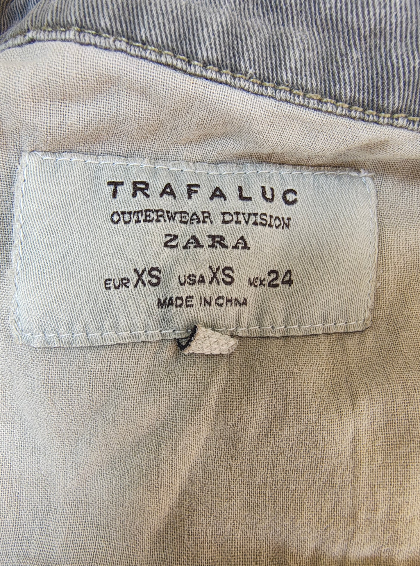 USADO – Sobrecamisa camuflaje con parches Zara Trafaluc Outerwear Division (Talla XS)