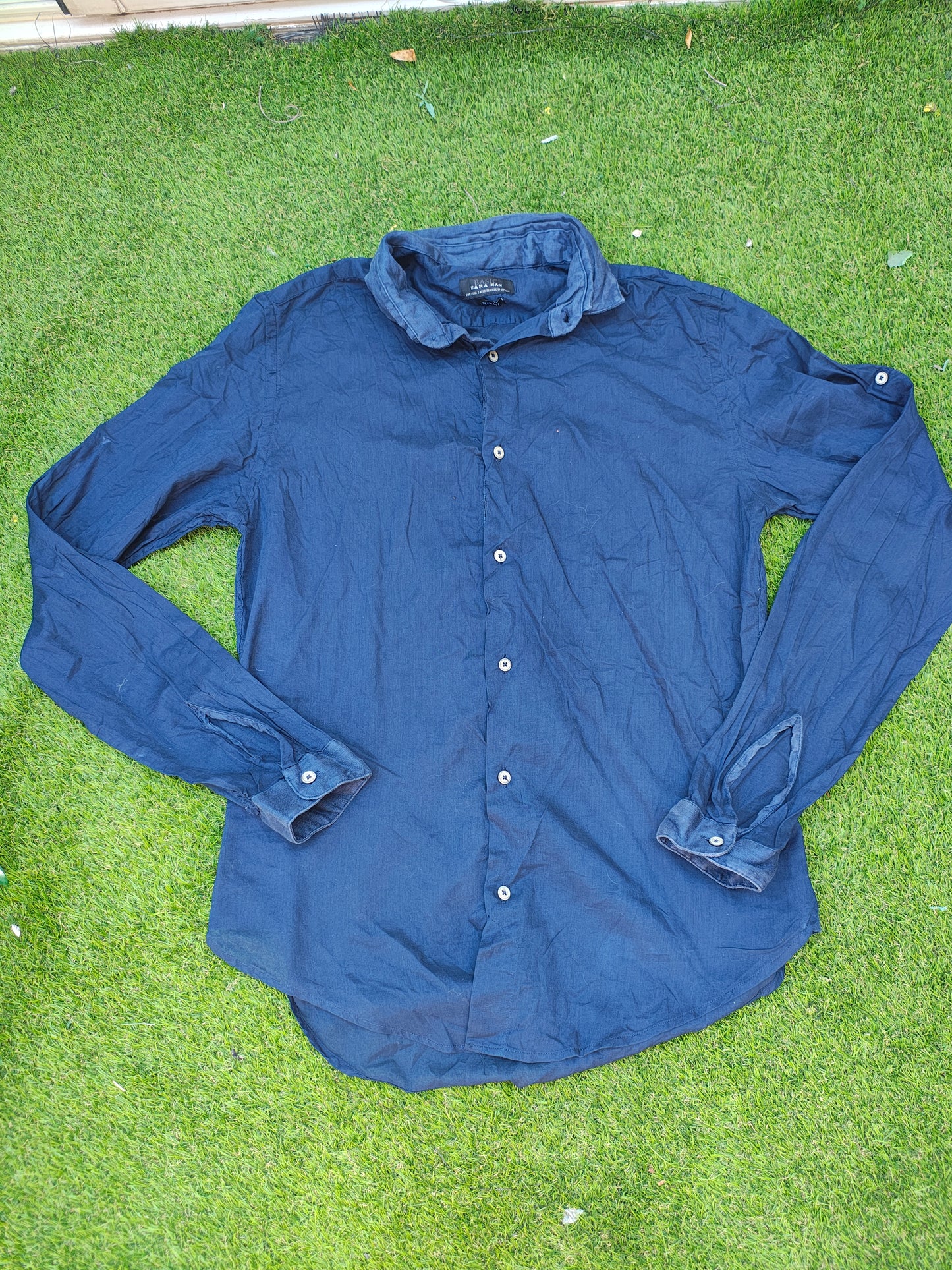 USADO – Camisa azul marino slim fit de lino Zara Man BASIC (Talla S)
