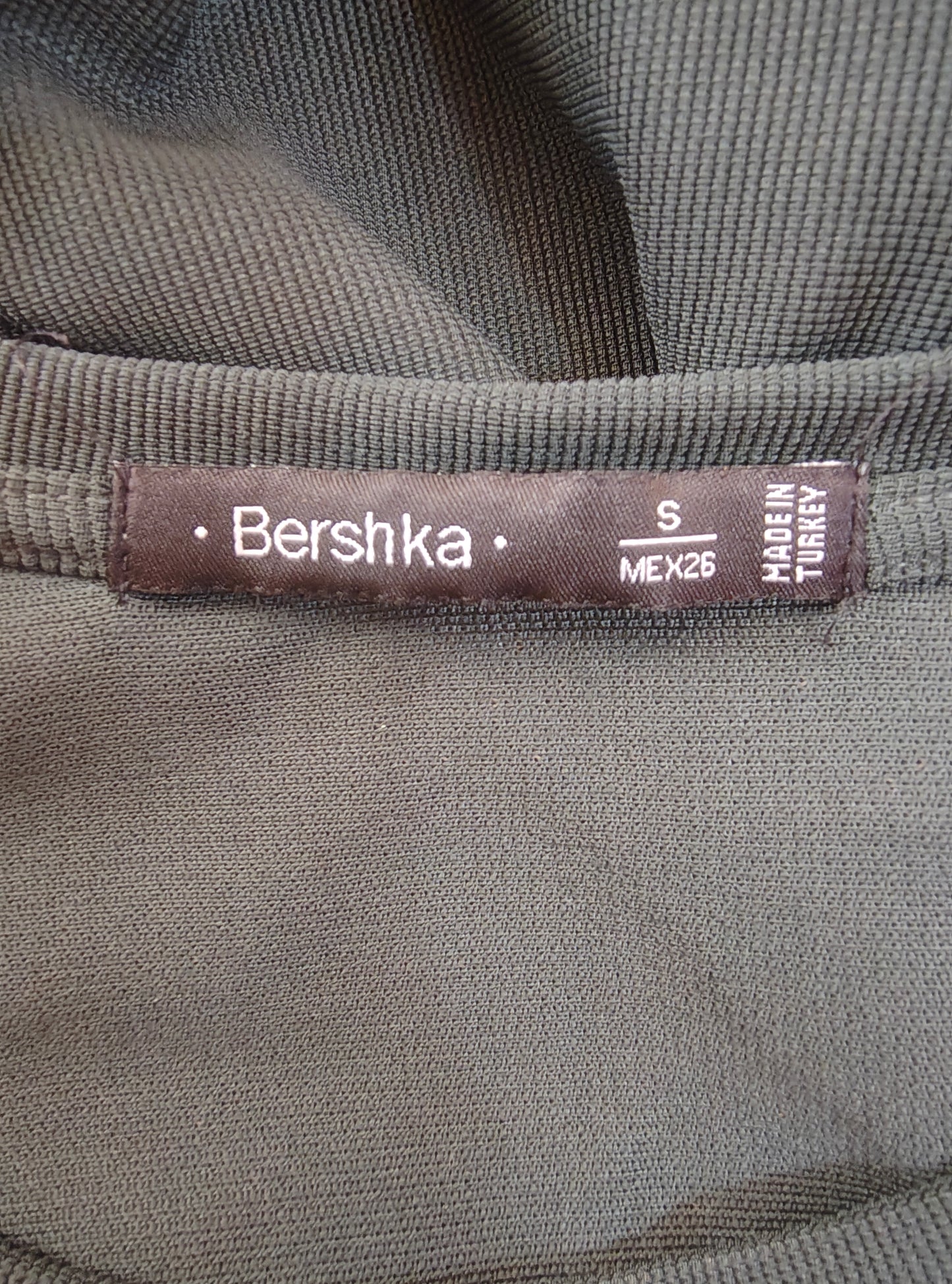 USADO – Vestido verde oscuro de manga acampanada Bershka (Talla S)